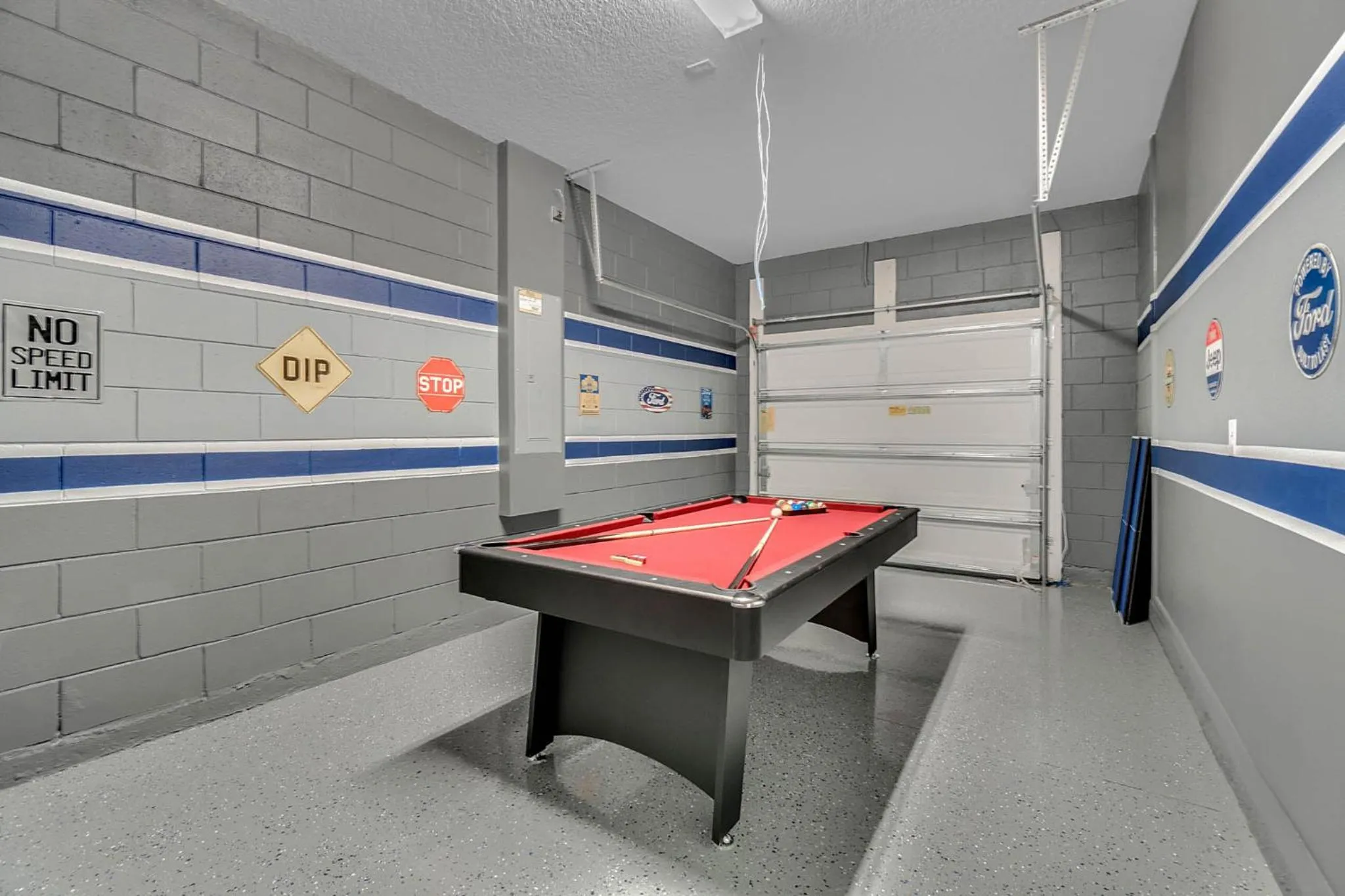 Property building in 5 Bedrooms 55 Bathrooms Solara 9026 Pc