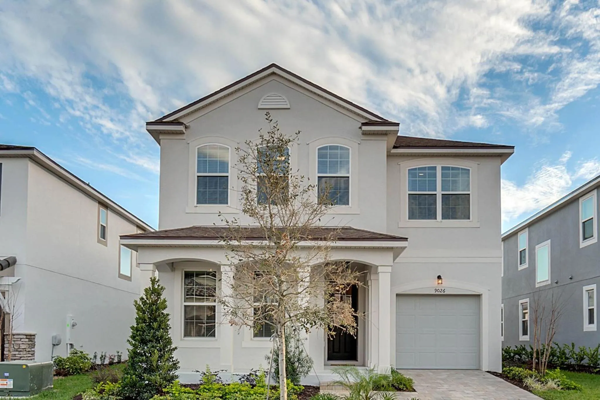 Property building in 5 Bedrooms 55 Bathrooms Solara 9026 Pc