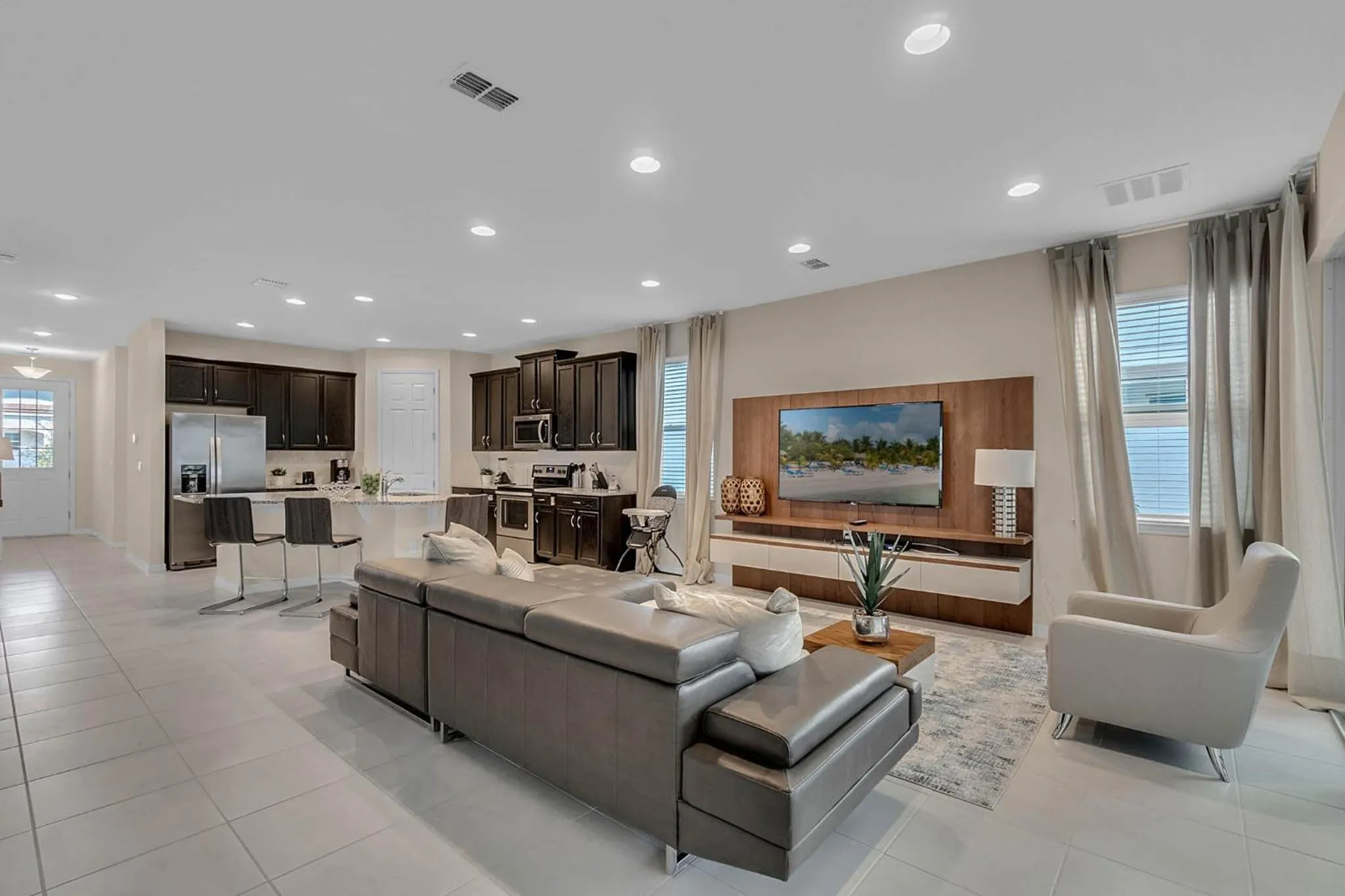 5 Bedrooms 55 Bathrooms Solara 9026 Pc