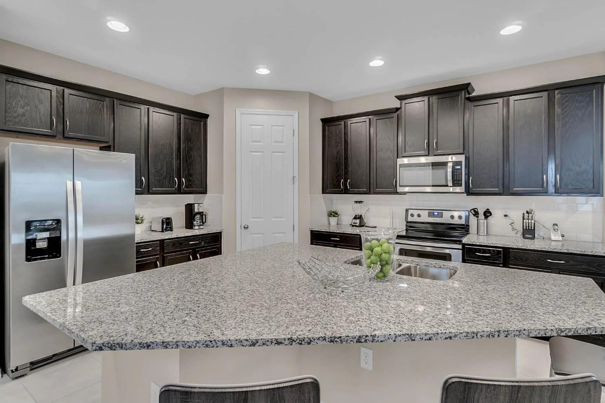 Property building in 5 Bedrooms 55 Bathrooms Solara 9026 Pc