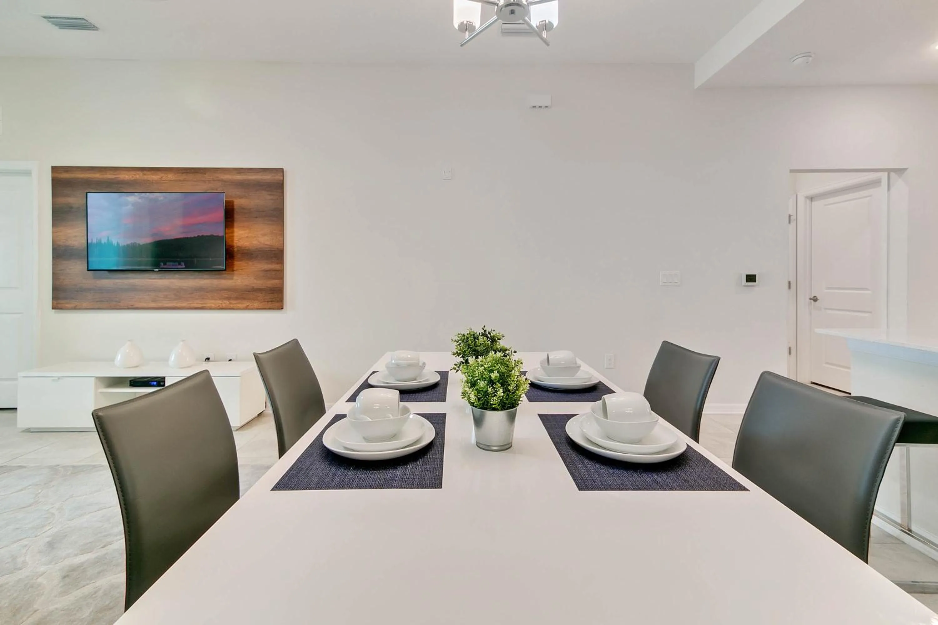 Property building in 2 Bedrooms 2 Bathrooms Storey Lake 3120-403 Pc