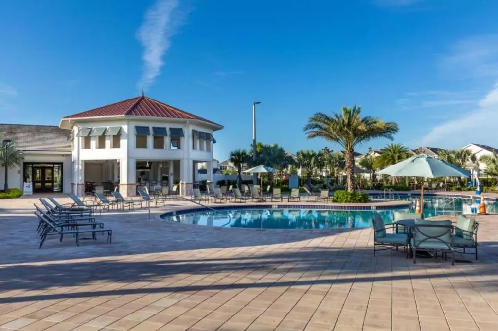 Property building in 2 Bedrooms 2 Bathrooms Storey Lake 3120-403 Pc