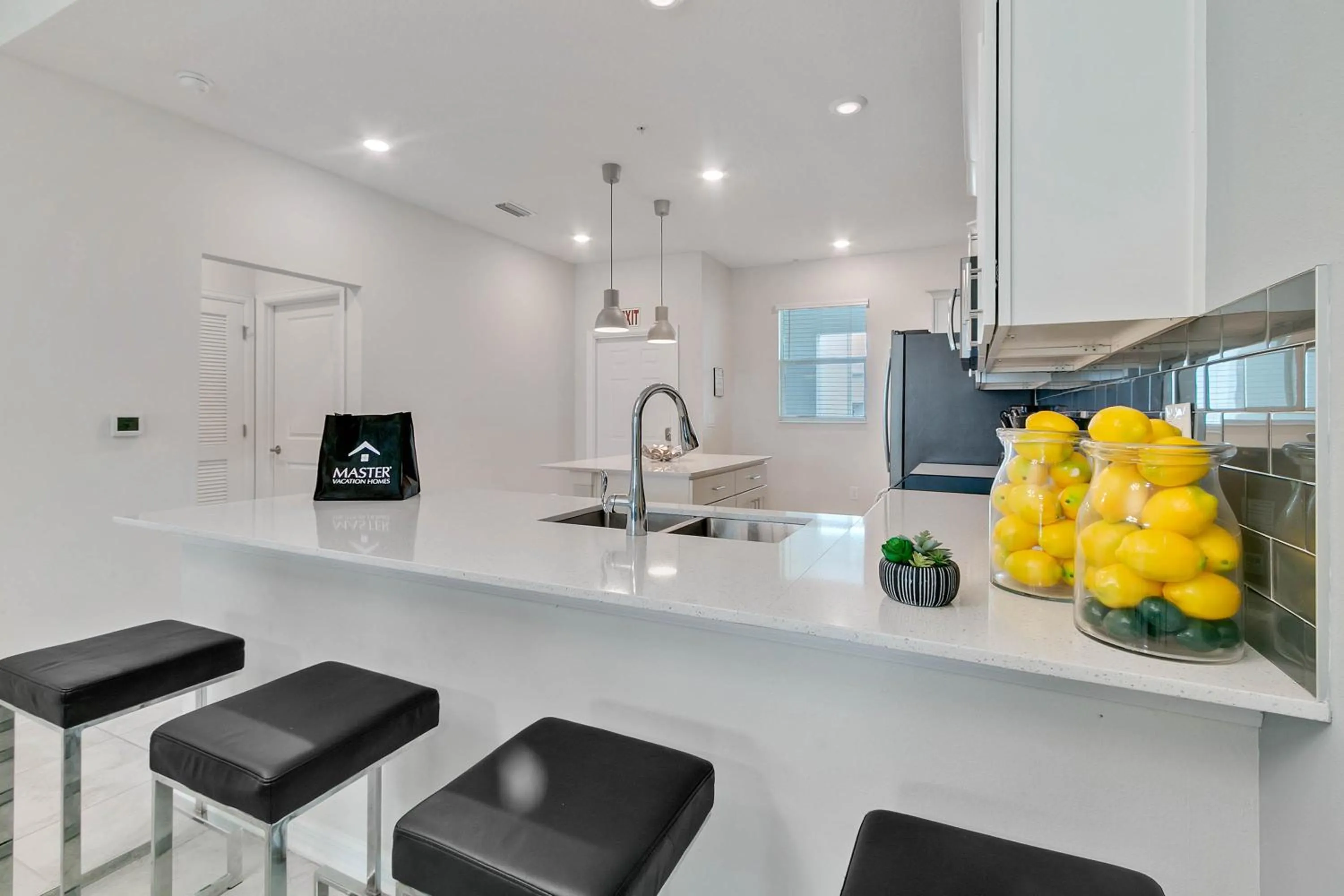 Property building in 2 Bedrooms 2 Bathrooms Storey Lake 3120-403 Pc