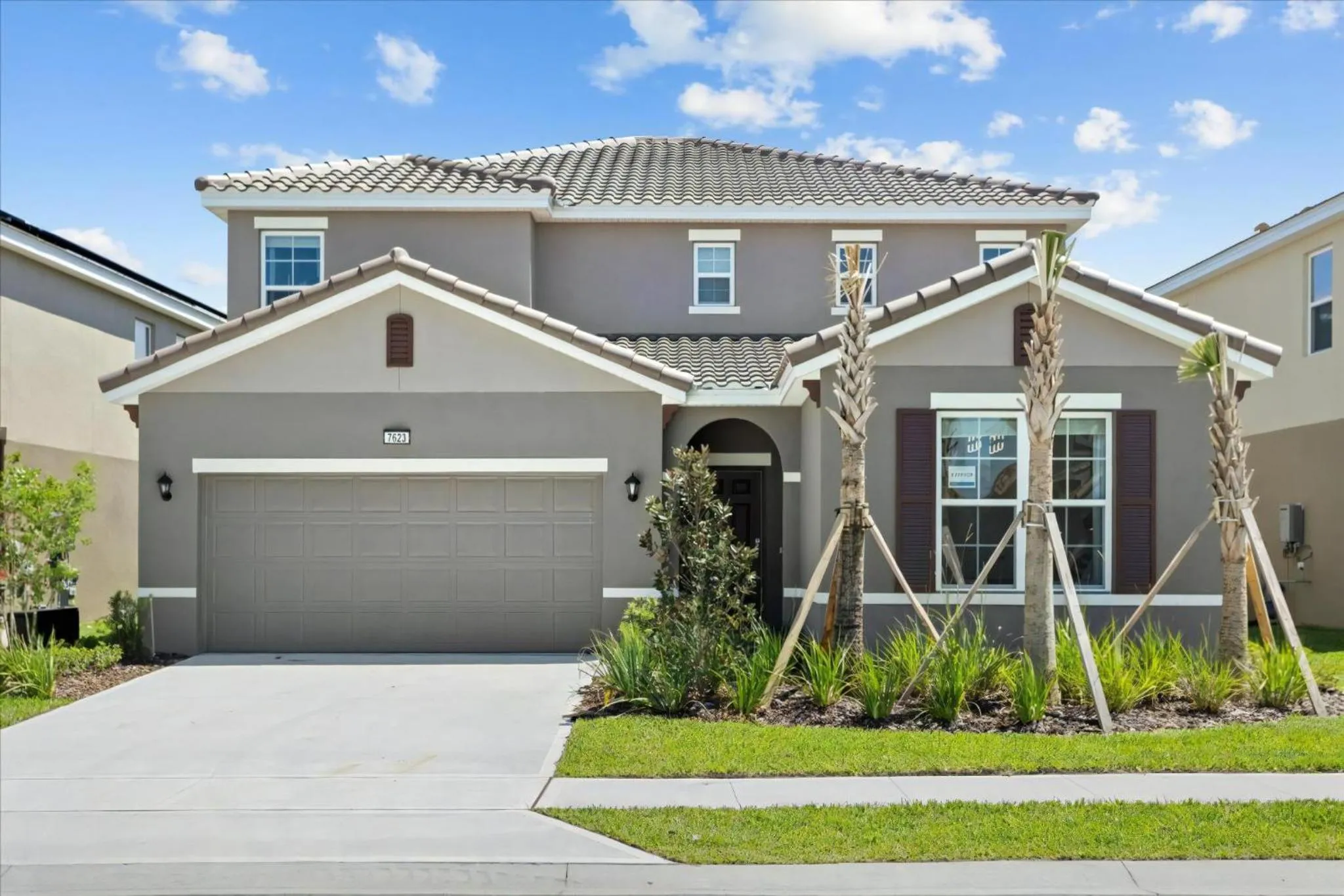 Property building in 6 Bedrooms 5 Bathrooms Solterra 7623 Ol