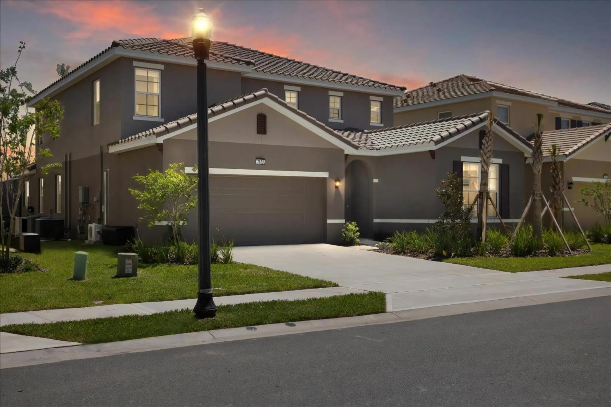 Property building in 6 Bedrooms 5 Bathrooms Solterra 7623 Ol