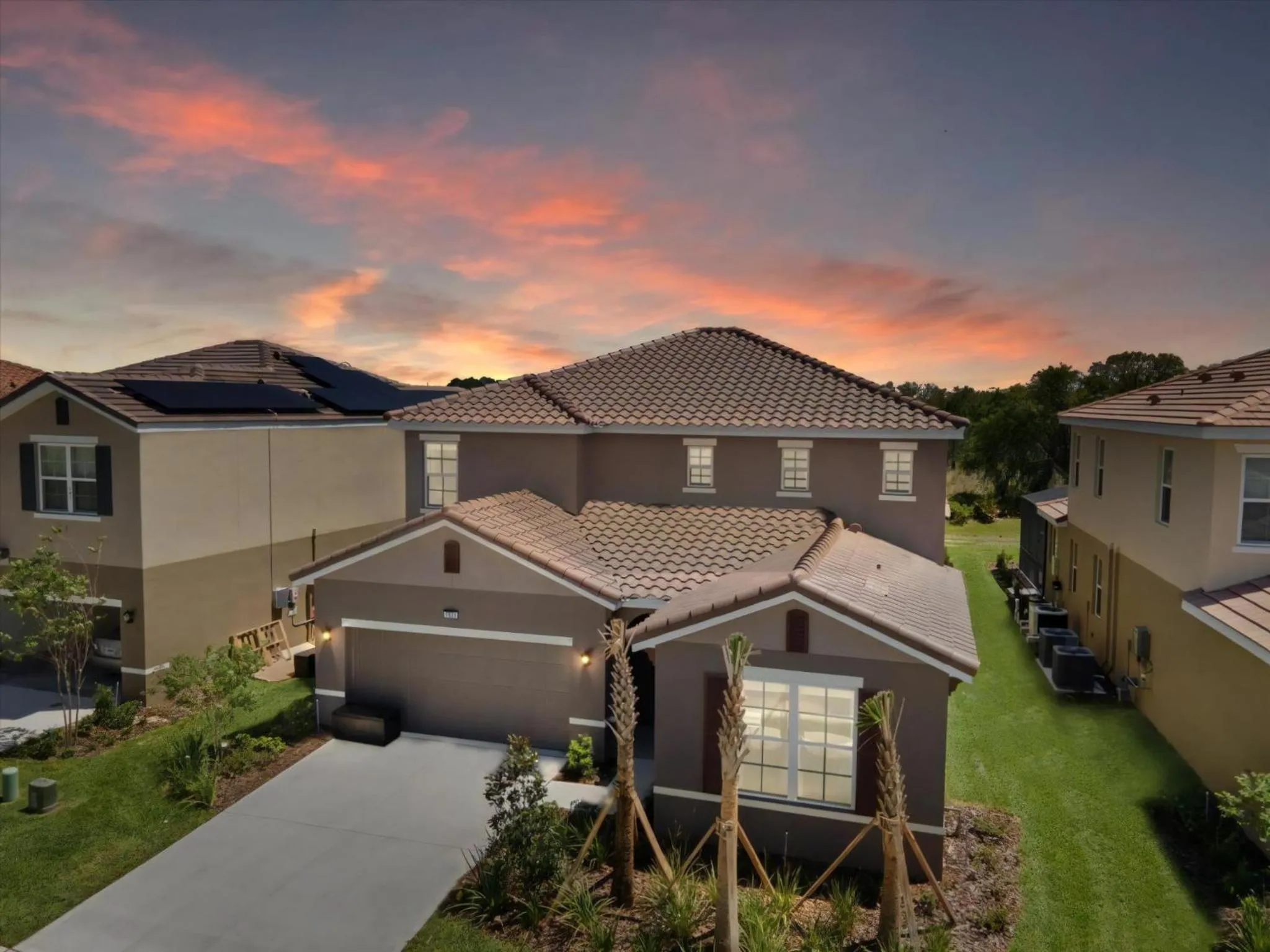 Property building in 6 Bedrooms 5 Bathrooms Solterra 7623 Ol