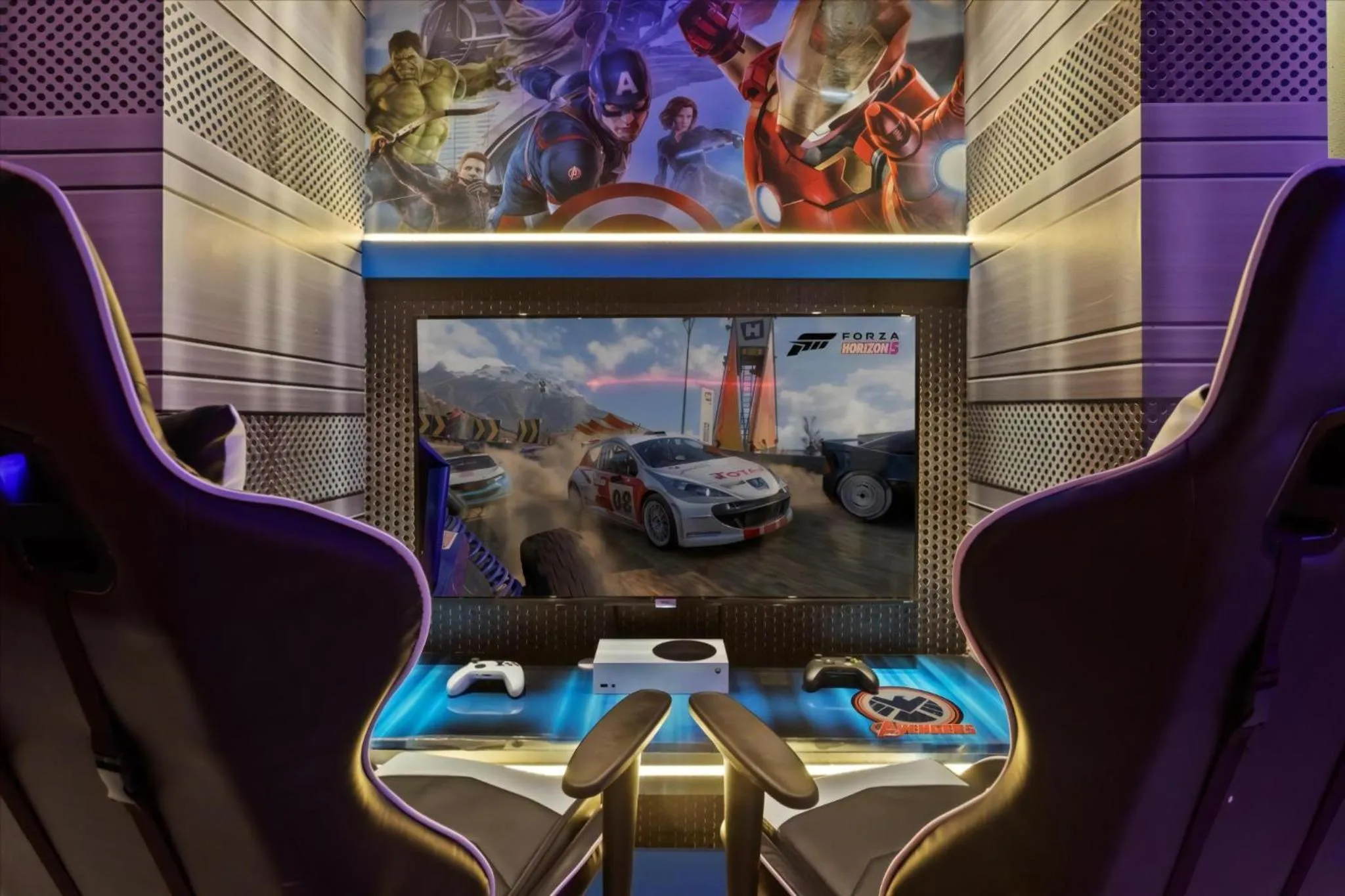 Property building in 6 Bedrooms 5 Bathrooms Solterra 7623 Ol