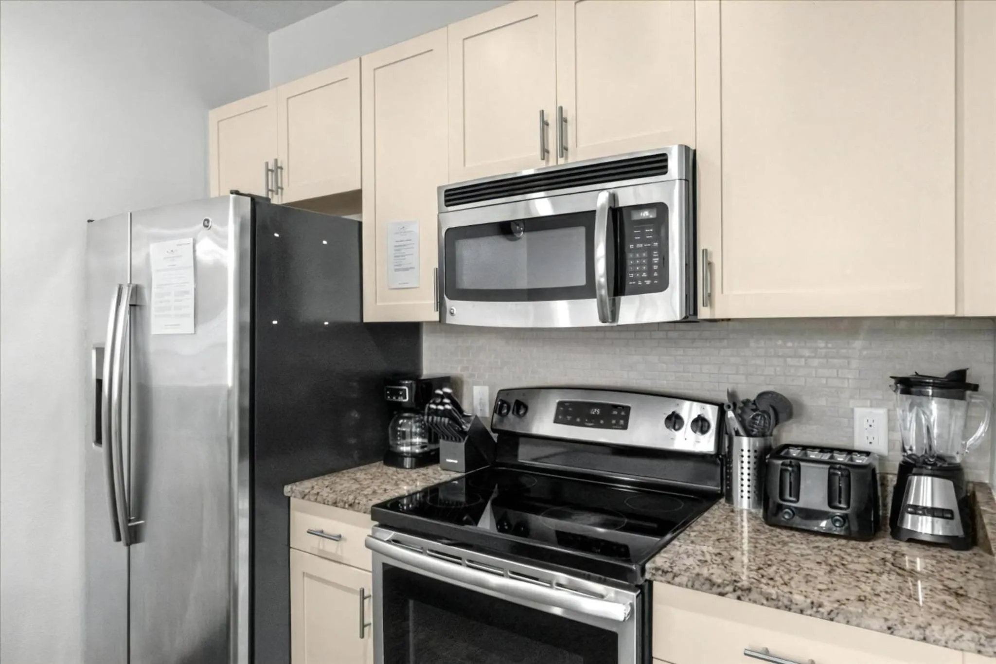 Property building in 3 Bedrooms 2 Bathrooms Lucaya Village 22-103