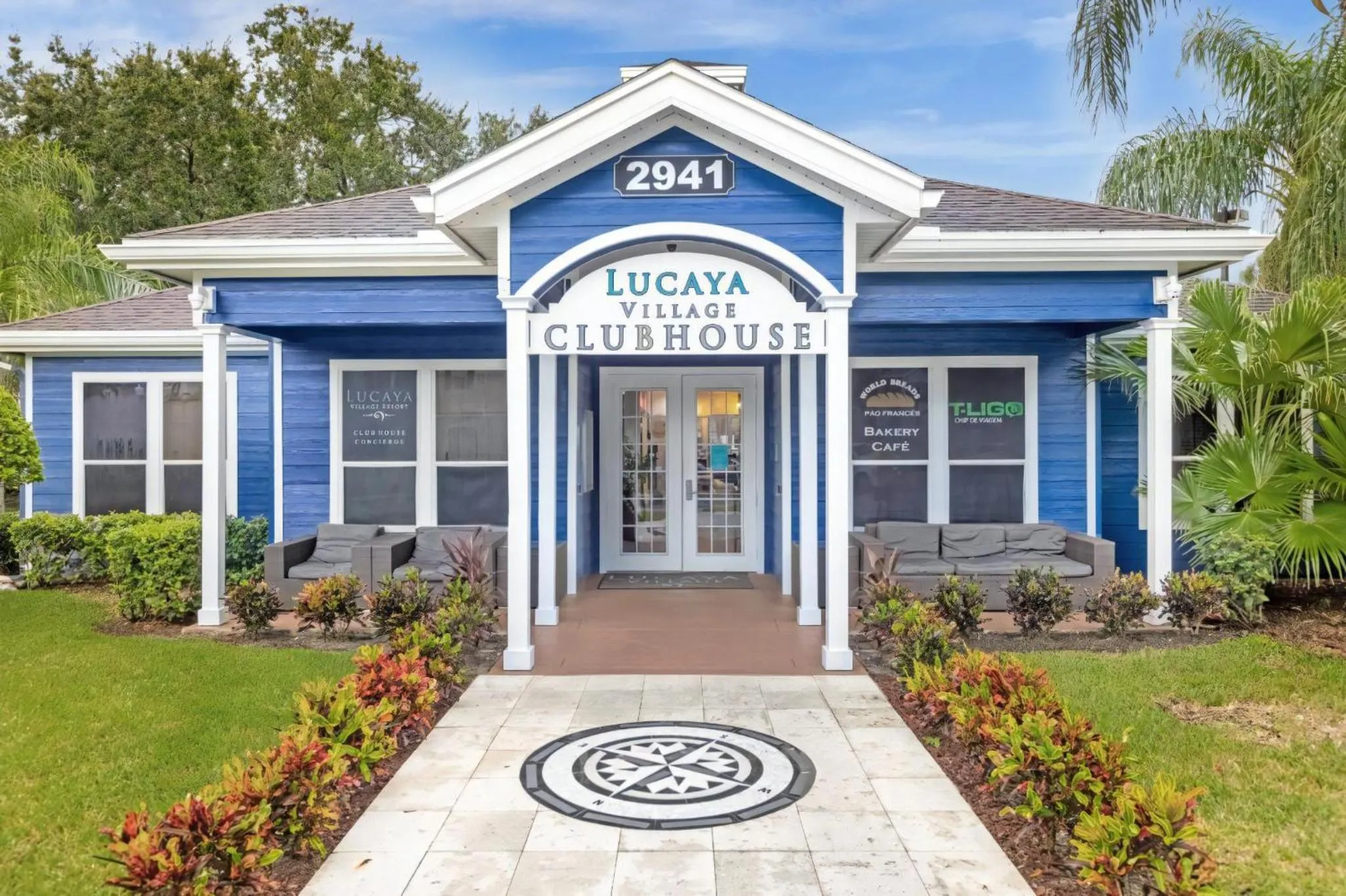 Property building in 3 Bedrooms 2 Bathrooms Lucaya Village 22-103