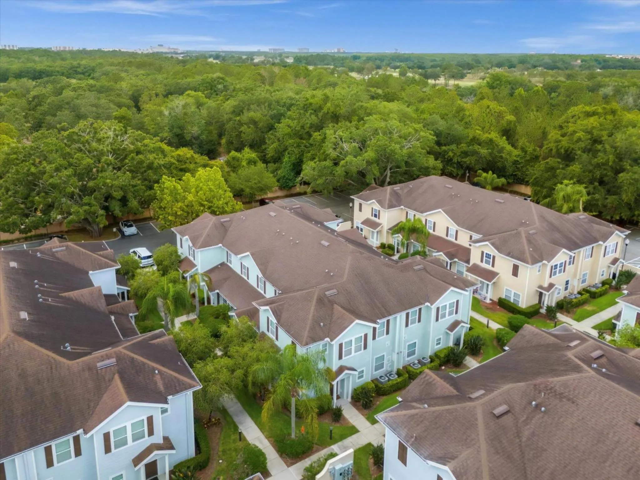 Property building in 3 Bedrooms 2 Bathrooms Lucaya Village 22-103