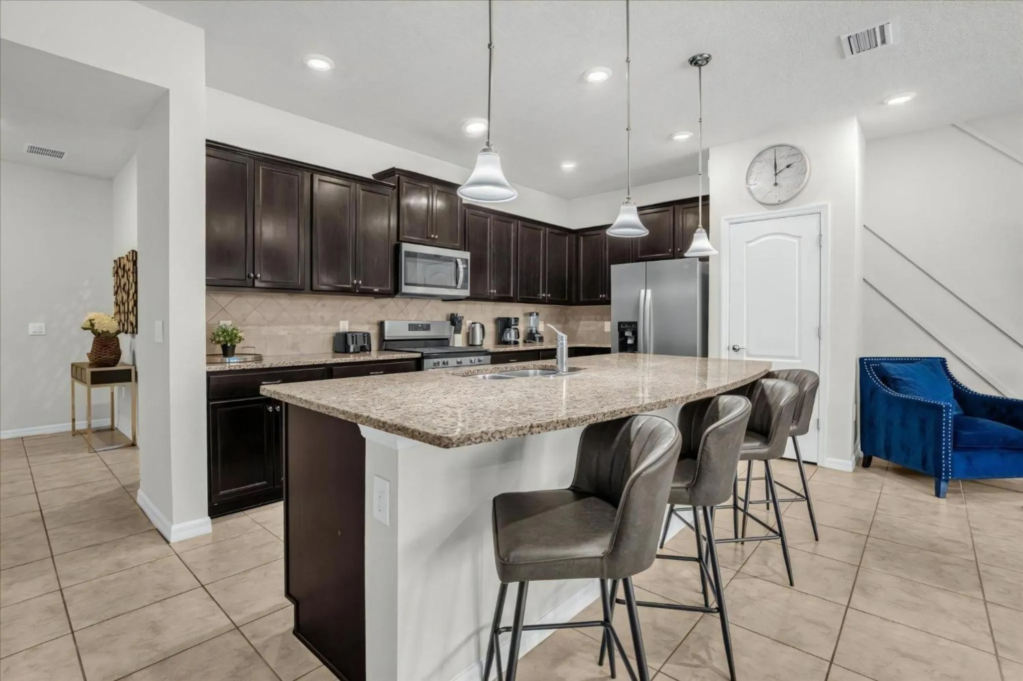 Property building in 5 Bedrooms 4 Bathrooms Solterra 4618 Td