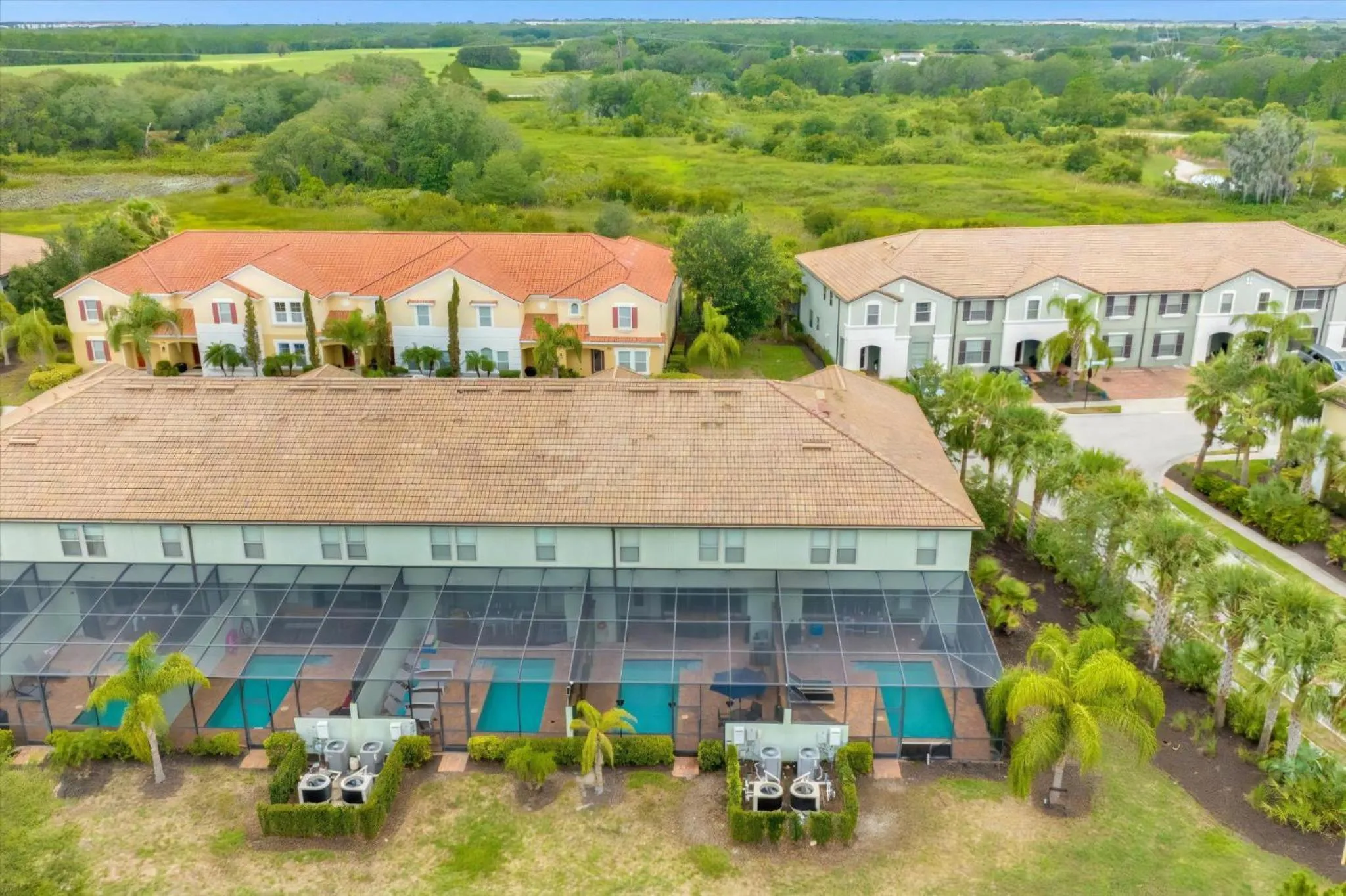 Property building in 5 Bedrooms 4 Bathrooms Solterra 4618 Td