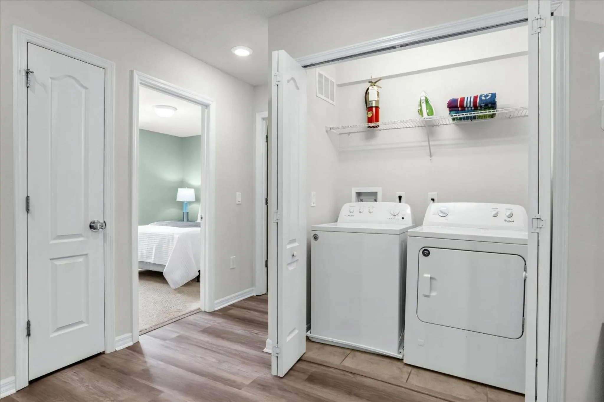 Property building, Bed in 5 Bedrooms 4 Bathrooms Solterra 4618 Td