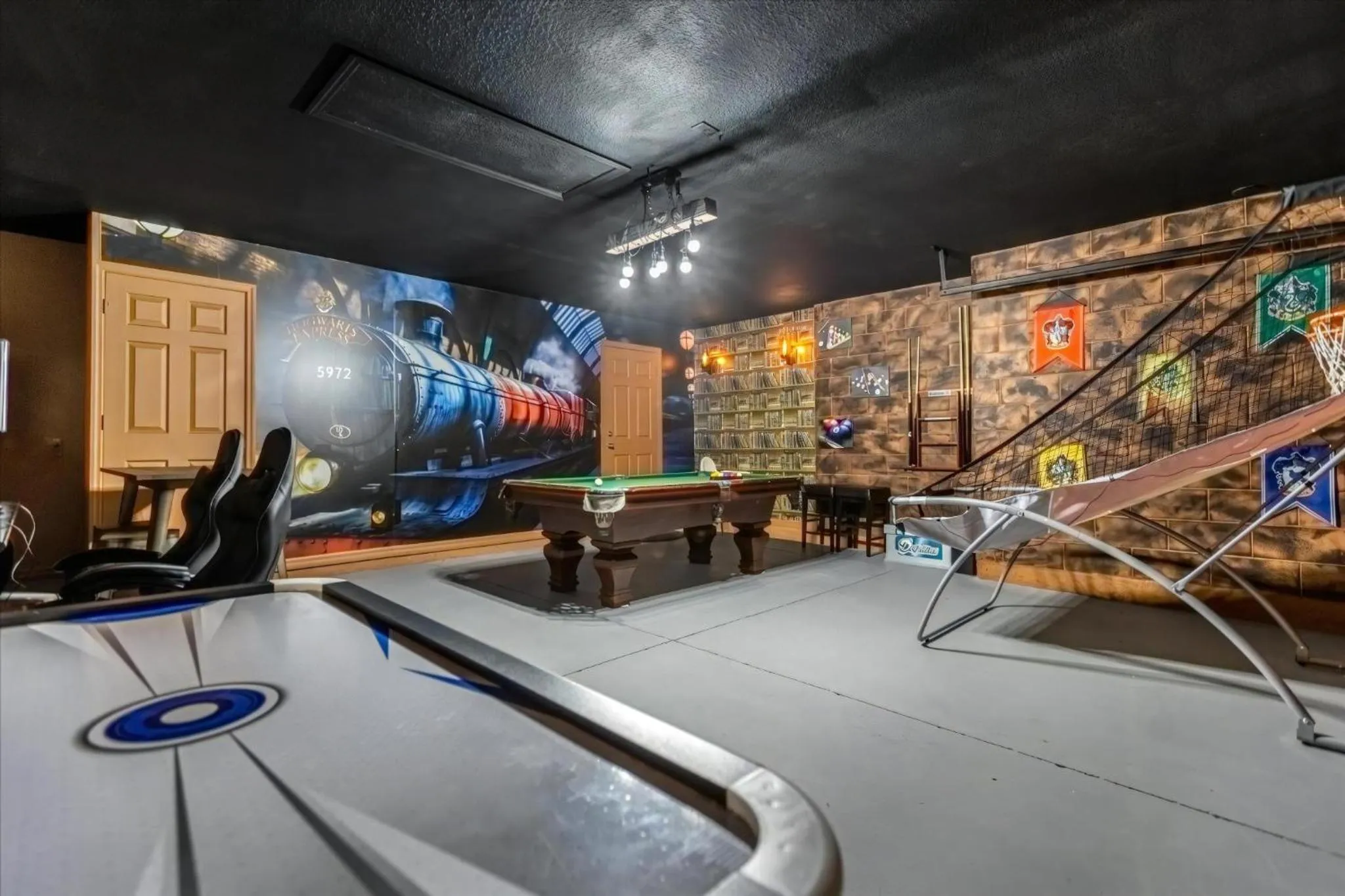 Property building in 4 Bedrooms 3 Bathrooms Veranda Palms 4461 Np