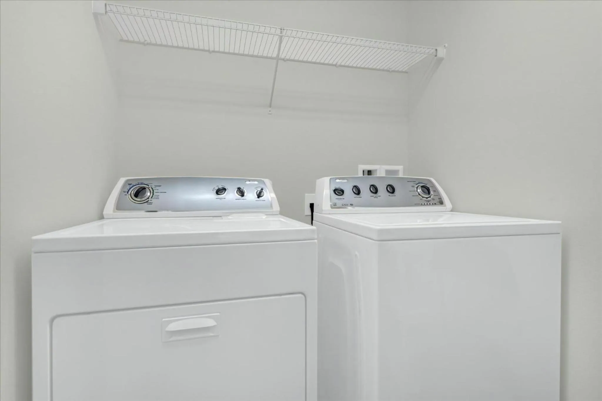 Property building in 4 Bedrooms 3 Bathrooms Veranda Palms 4461 Np