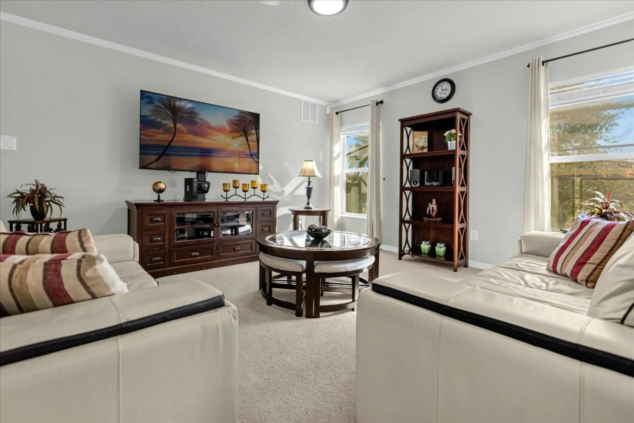 Property building in 4 Bedrooms 3 Bathrooms Veranda Palms 4461 Np