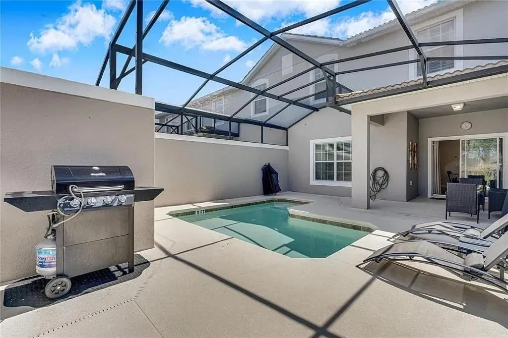 Property building in 4 Bedrooms 3 Bathrooms Storey Lake 4827 Ct