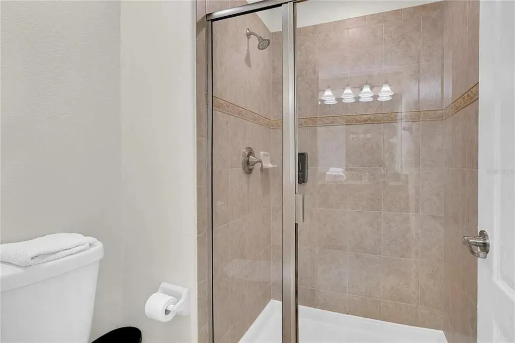 Property building in 4 Bedrooms 3 Bathrooms Storey Lake 4827 Ct