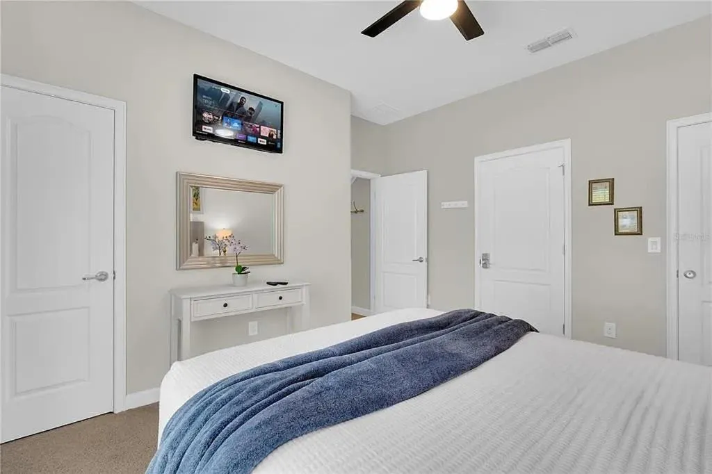 Property building, Bed in 4 Bedrooms 3 Bathrooms Storey Lake 4827 Ct