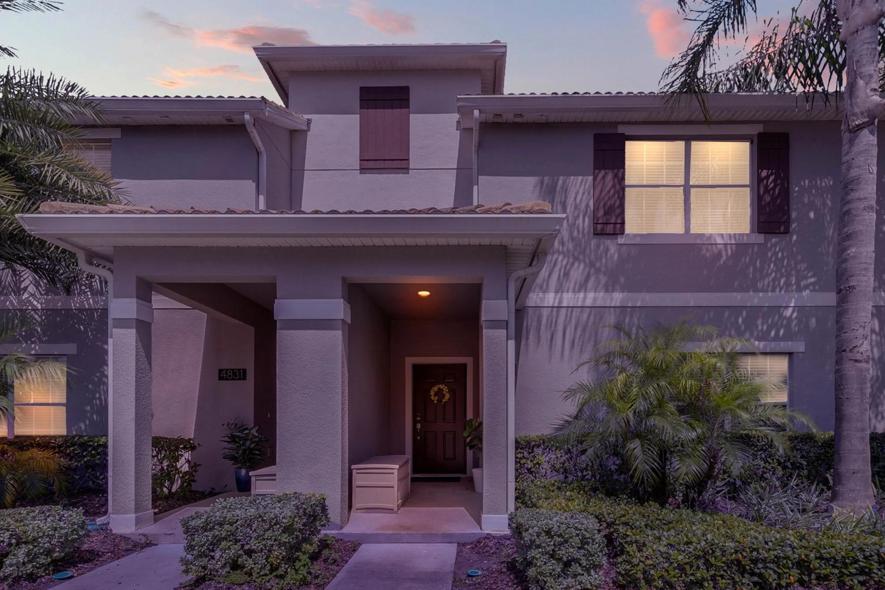 Property building in 4 Bedrooms 3 Bathrooms Storey Lake 4827 Ct