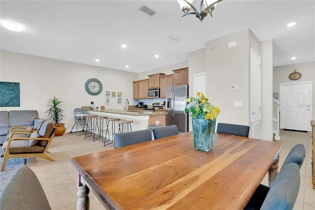 Property building in 4 Bedrooms 3 Bathrooms Storey Lake 4827 Ct