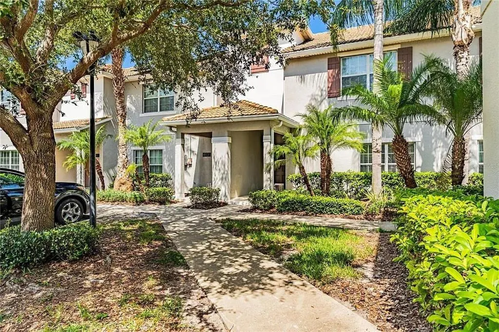 Property building in 4 Bedrooms 3 Bathrooms Storey Lake 4827 Ct