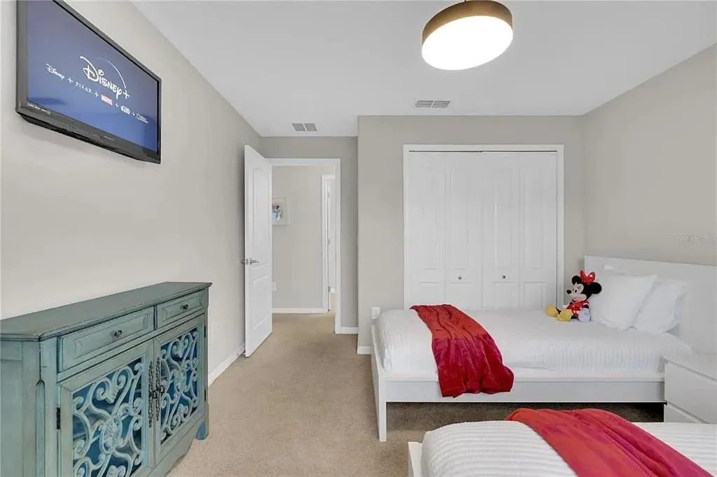 Property building, Bed in 4 Bedrooms 3 Bathrooms Storey Lake 4827 Ct