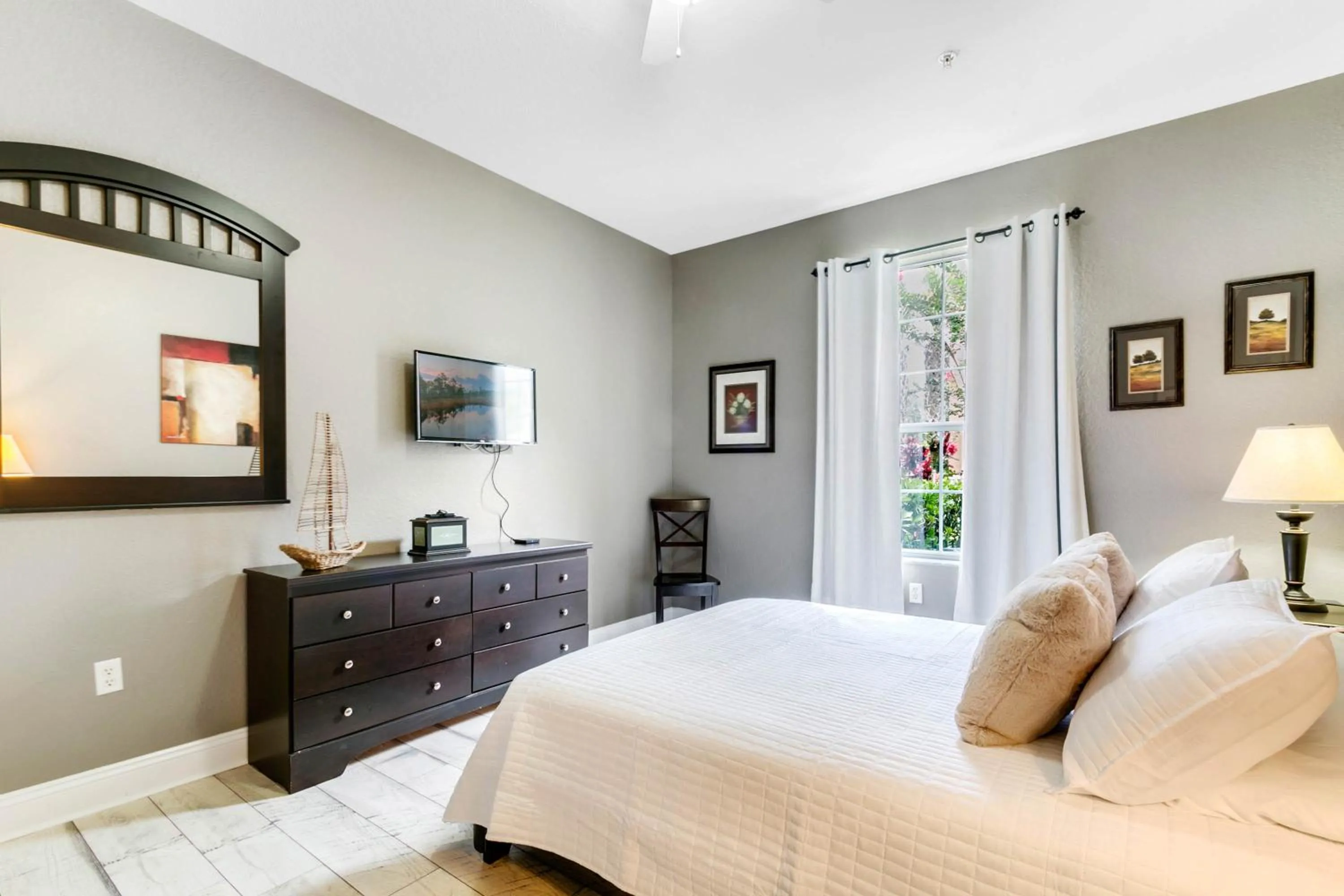 Property building, Bed in 3 Bedroom 2 Bathroom Windsor Hills 7675-105 Cs