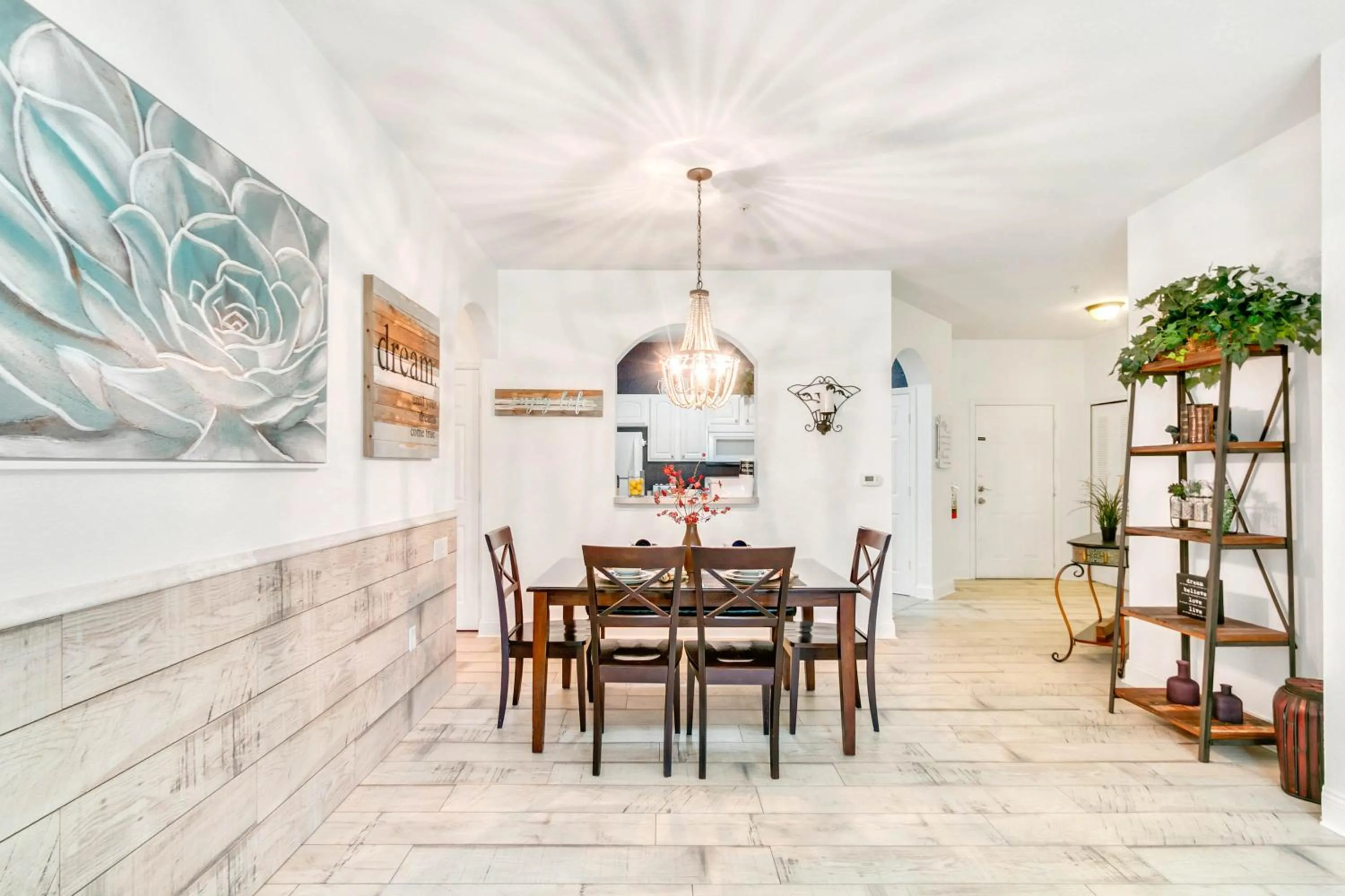 Property building in 3 Bedroom 2 Bathroom Windsor Hills 7675-105 Cs