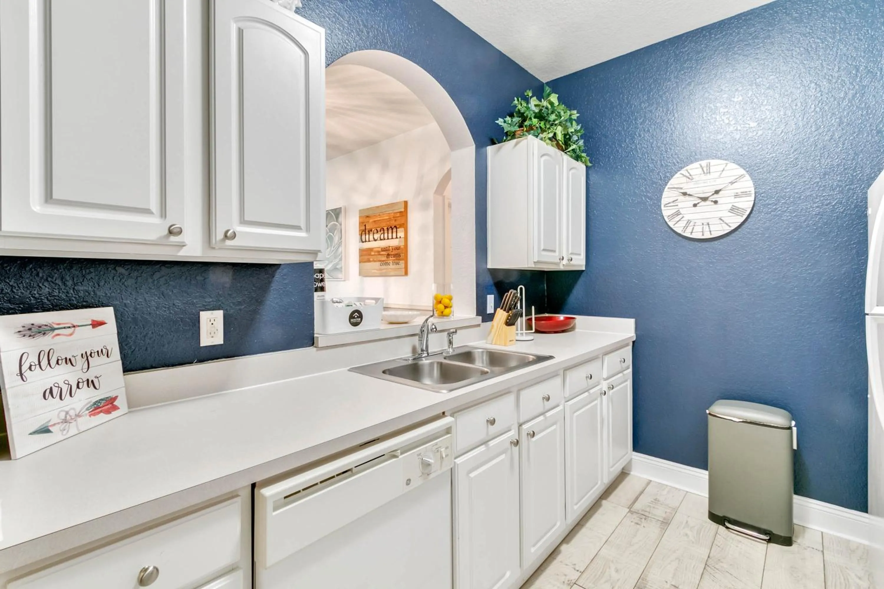 Property building in 3 Bedroom 2 Bathroom Windsor Hills 7675-105 Cs