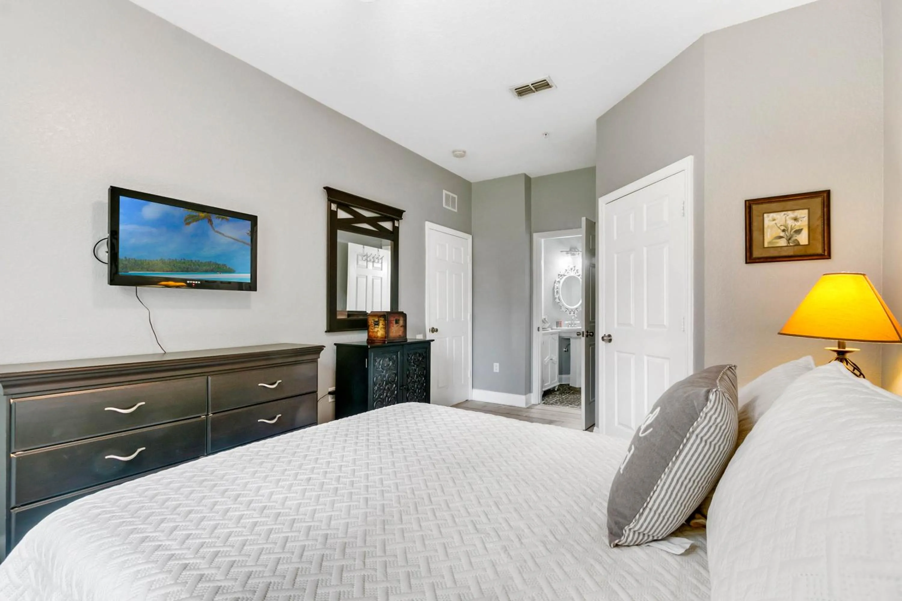 Property building, Bed in 3 Bedroom 2 Bathroom Windsor Hills 7675-105 Cs