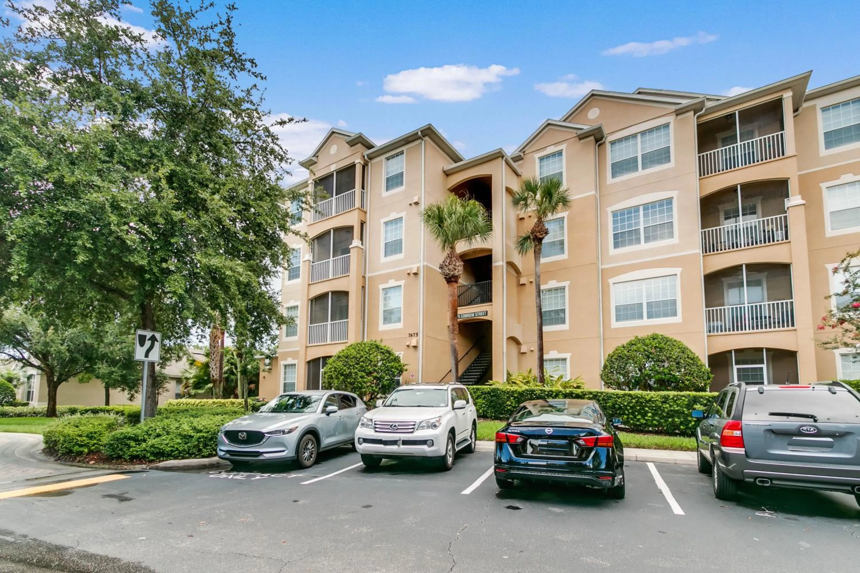 Property building in 3 Bedroom 2 Bathroom Windsor Hills 7675-105 Cs