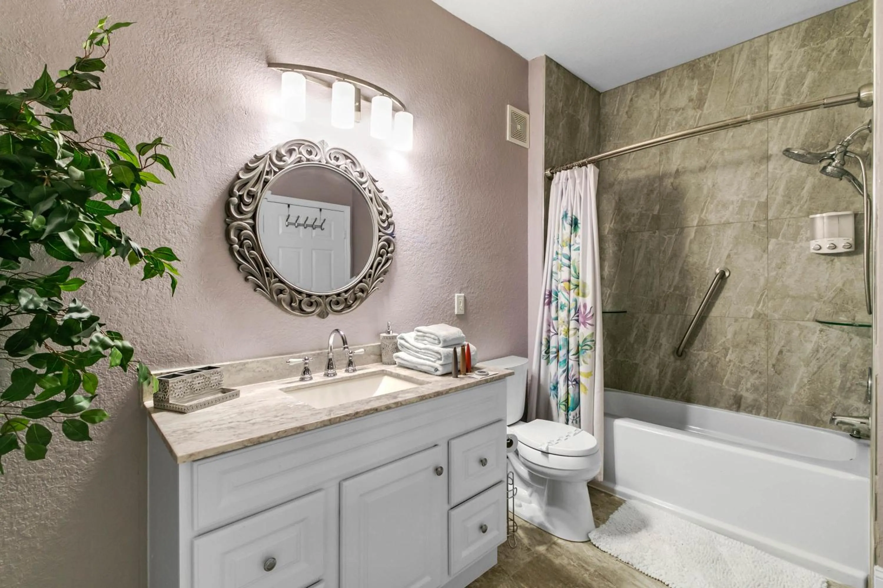 Property building in 3 Bedroom 2 Bathroom Windsor Hills 7675-105 Cs