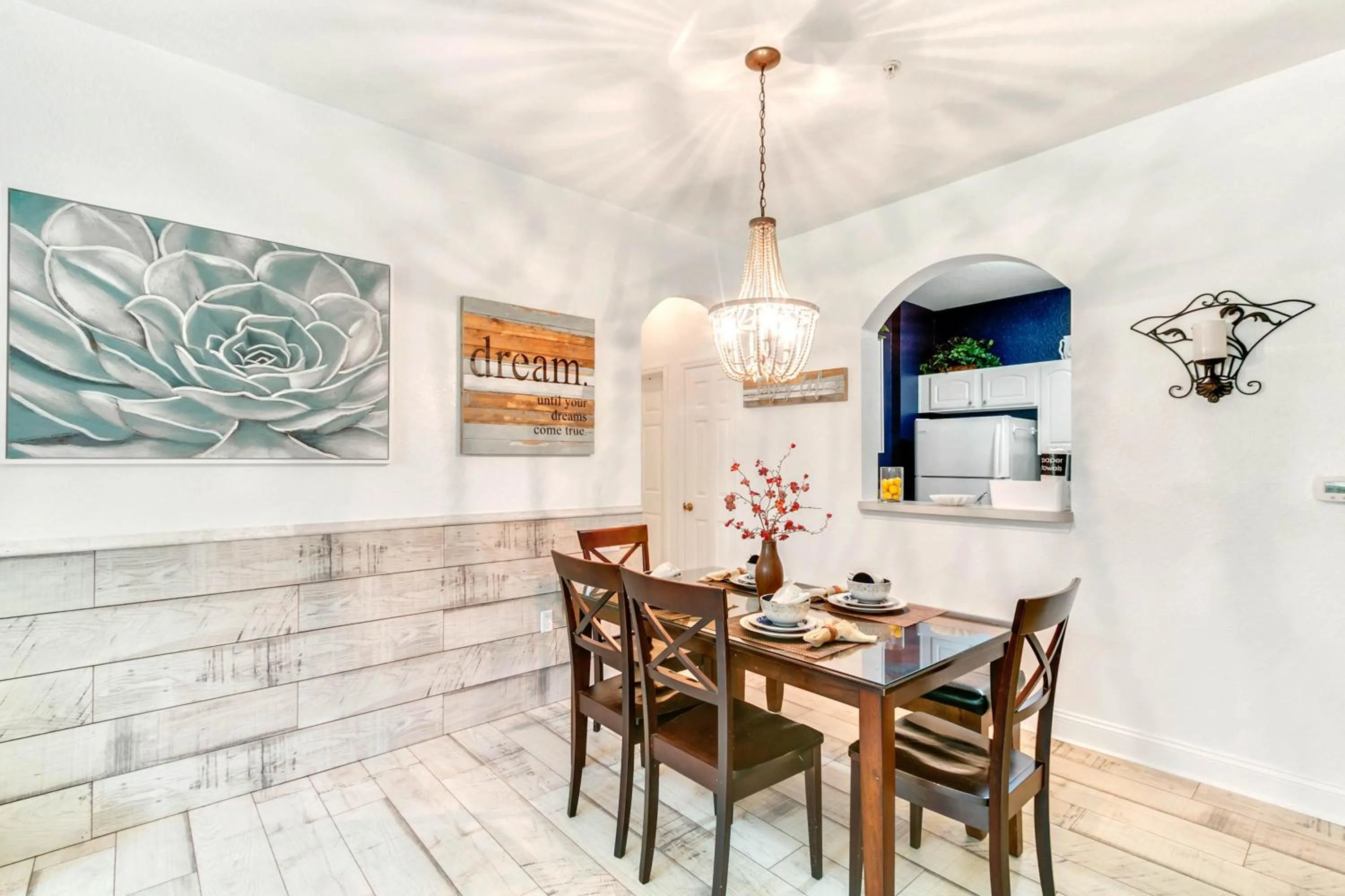 Property building in 3 Bedroom 2 Bathroom Windsor Hills 7675-105 Cs