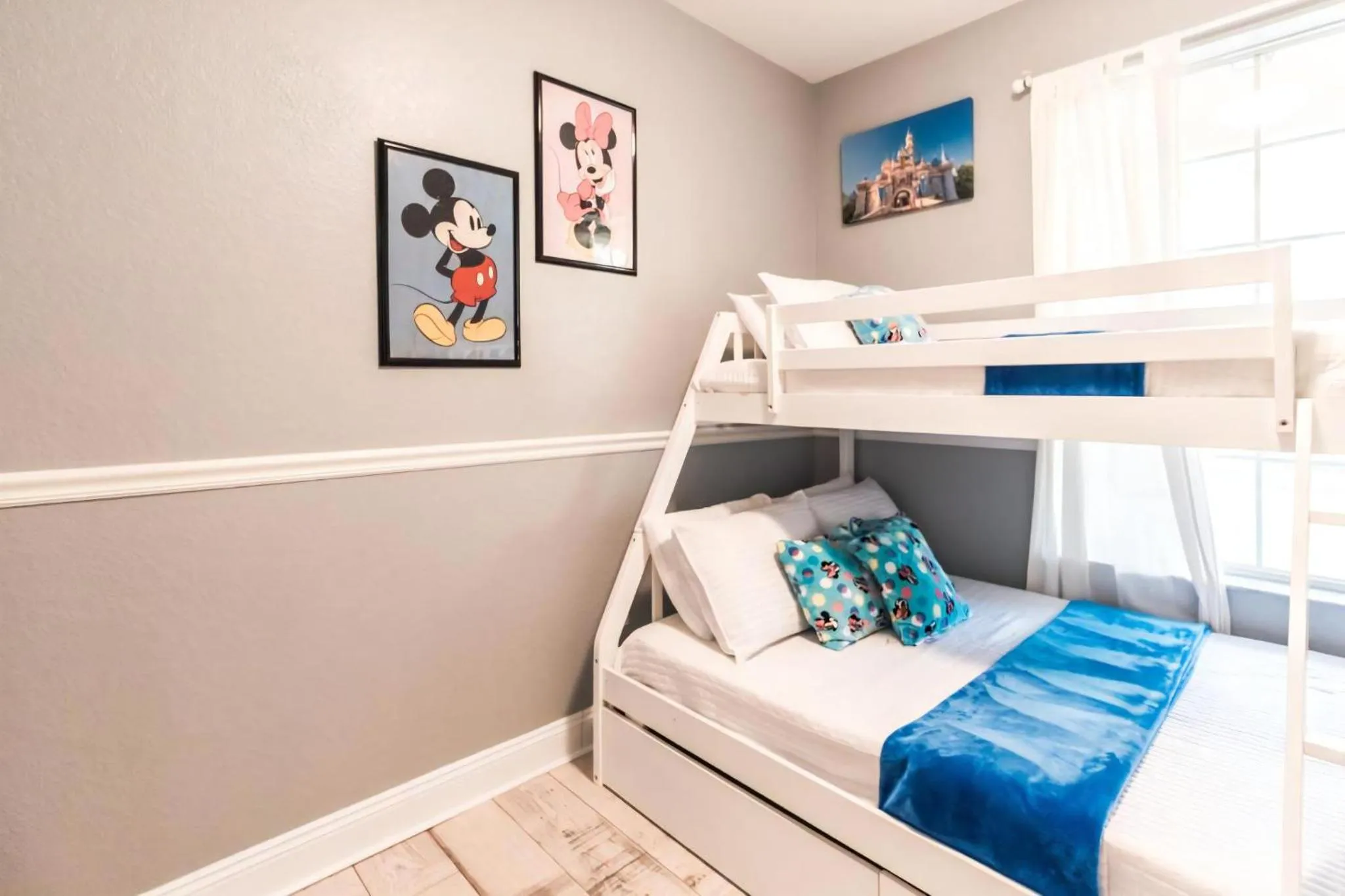 Property building, Bed in 3 Bedroom 2 Bathroom Windsor Hills 7675-105 Cs