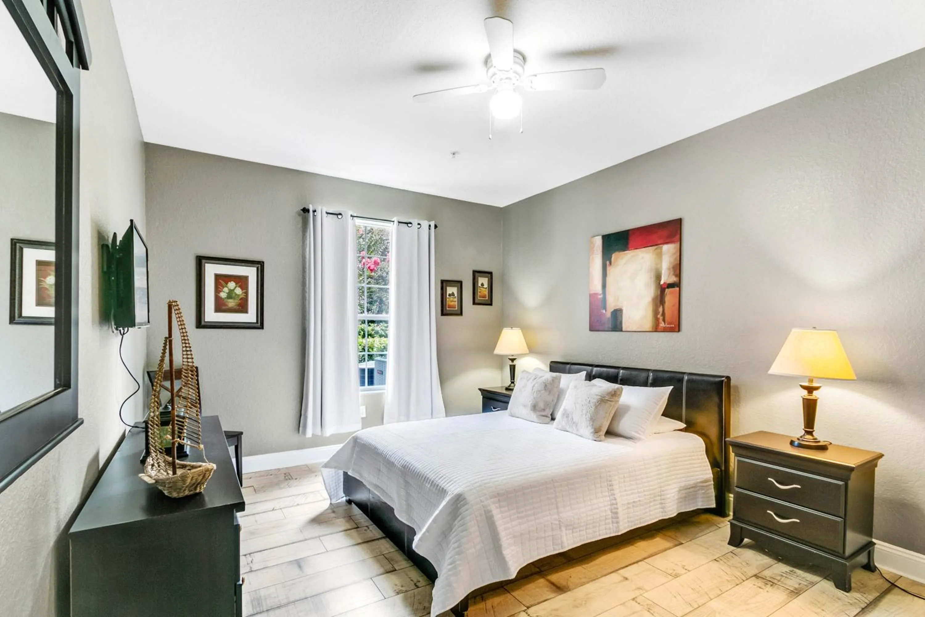 Property building, Bed in 3 Bedroom 2 Bathroom Windsor Hills 7675-105 Cs