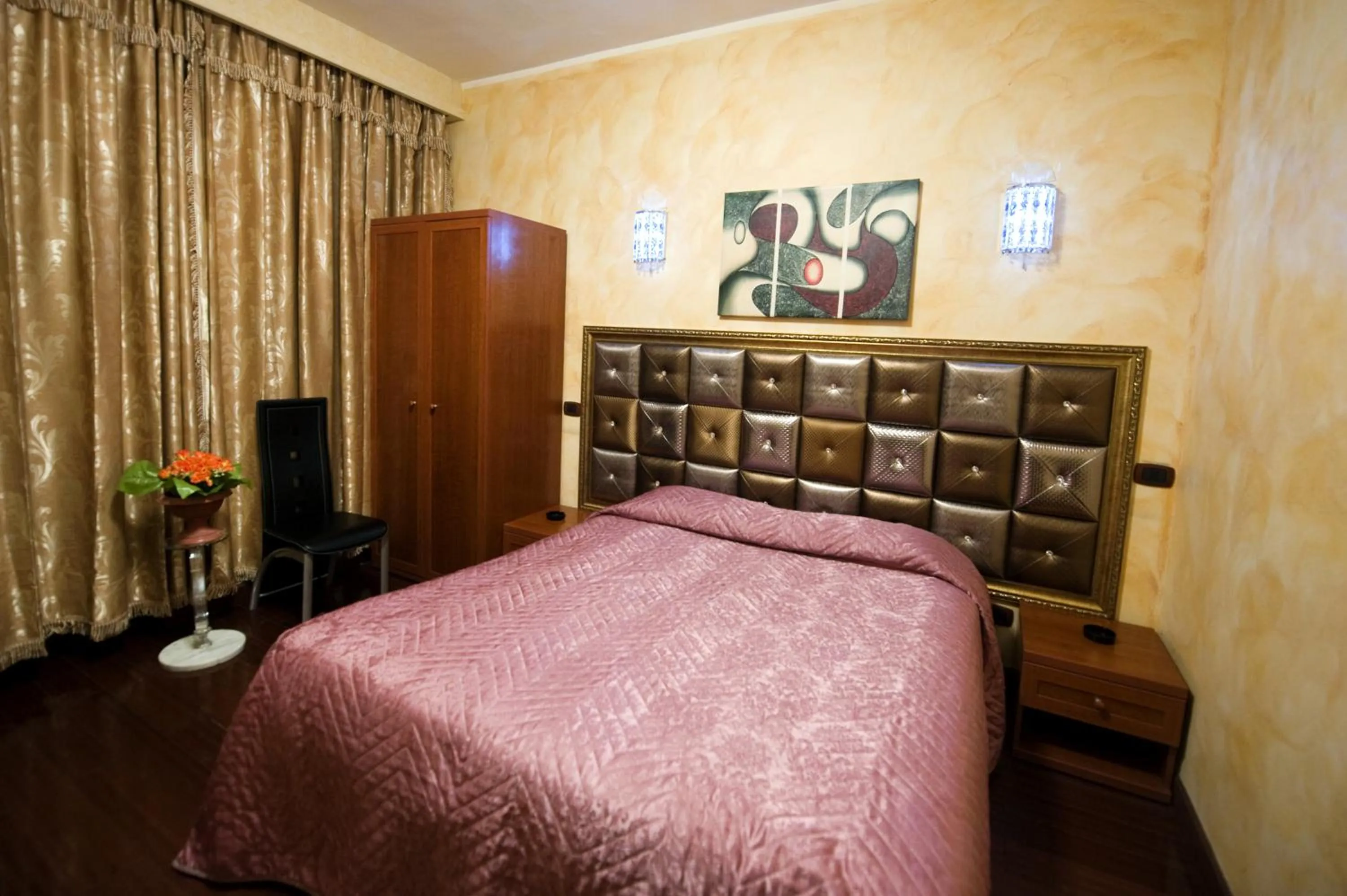 Photo of the whole room, Bed in Hotel Bengasi