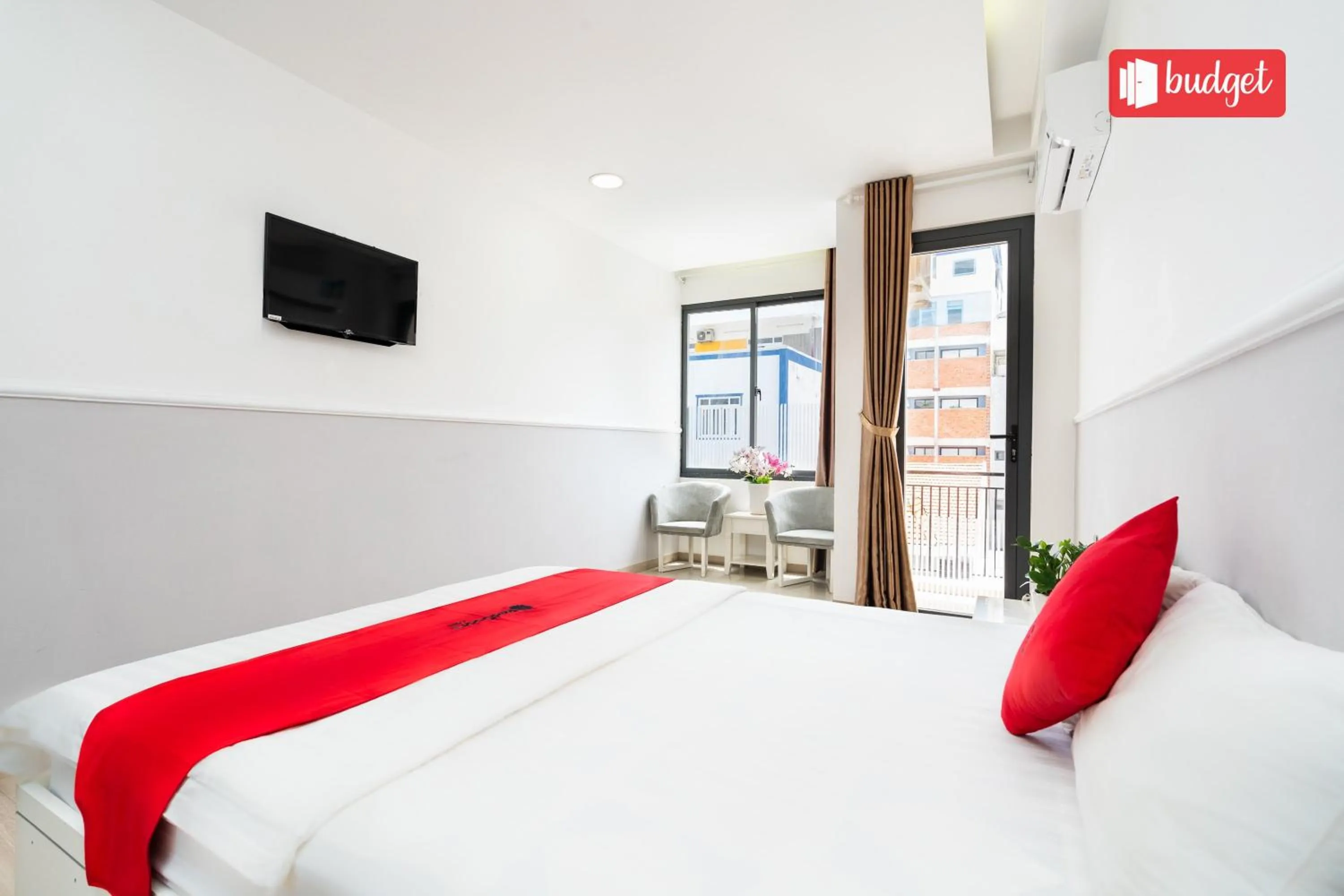 Property building, Bed in Khanh Linh Hotel