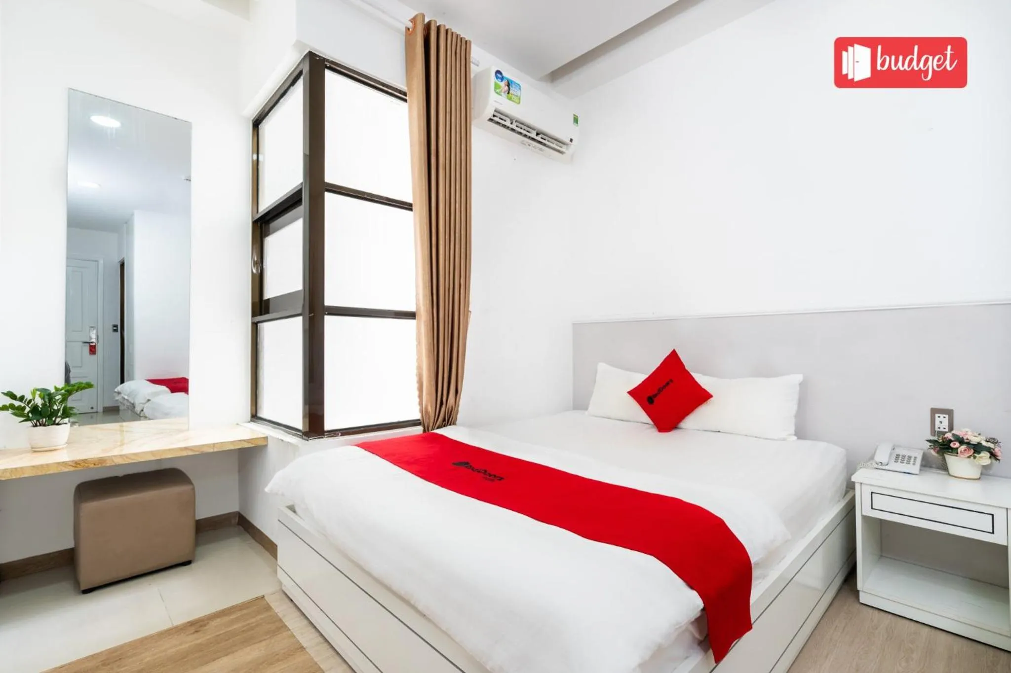 TV and multimedia, Bed in Khanh Linh Hotel