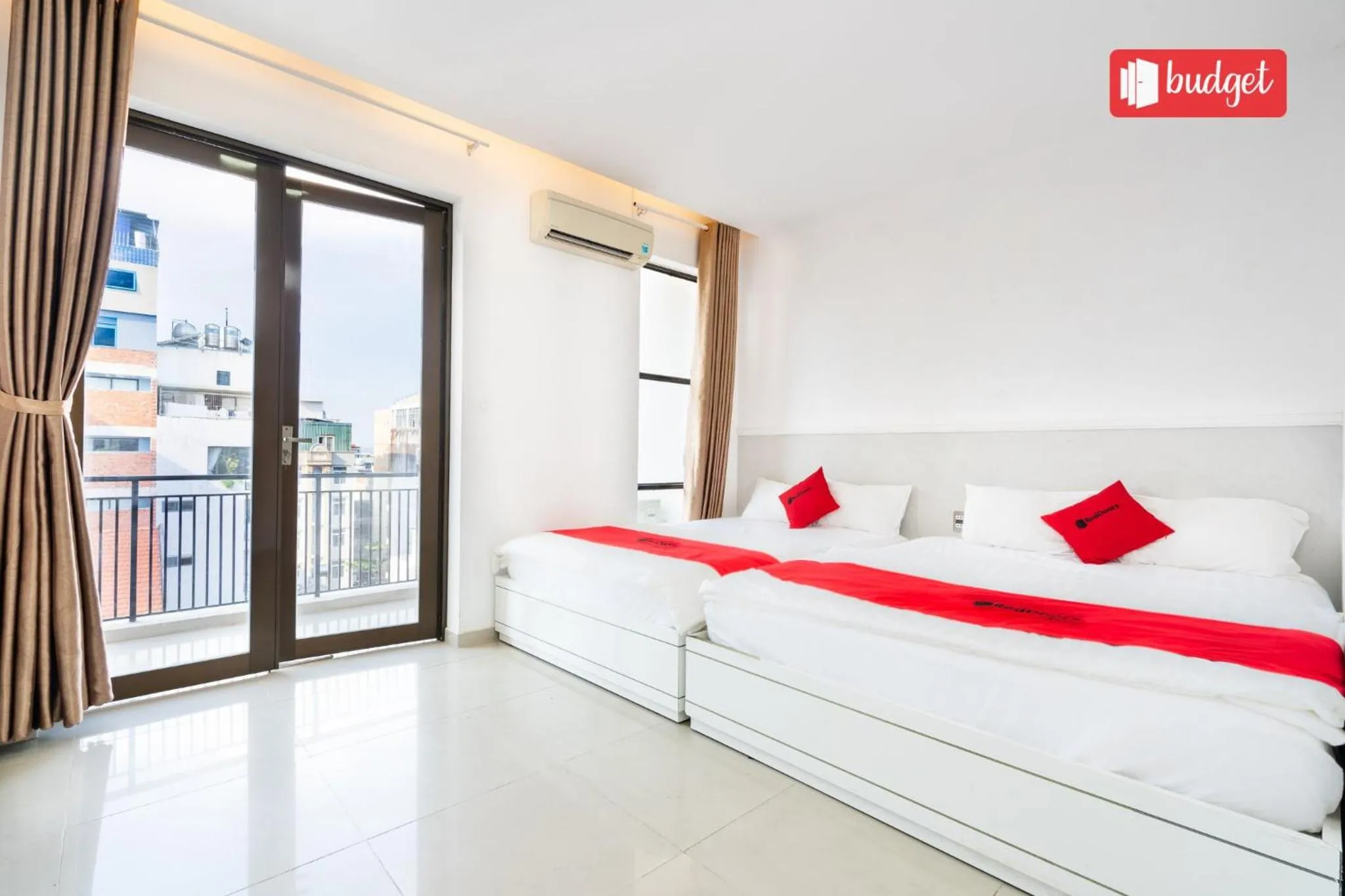 Balcony/Terrace, Bed in Khanh Linh Hotel