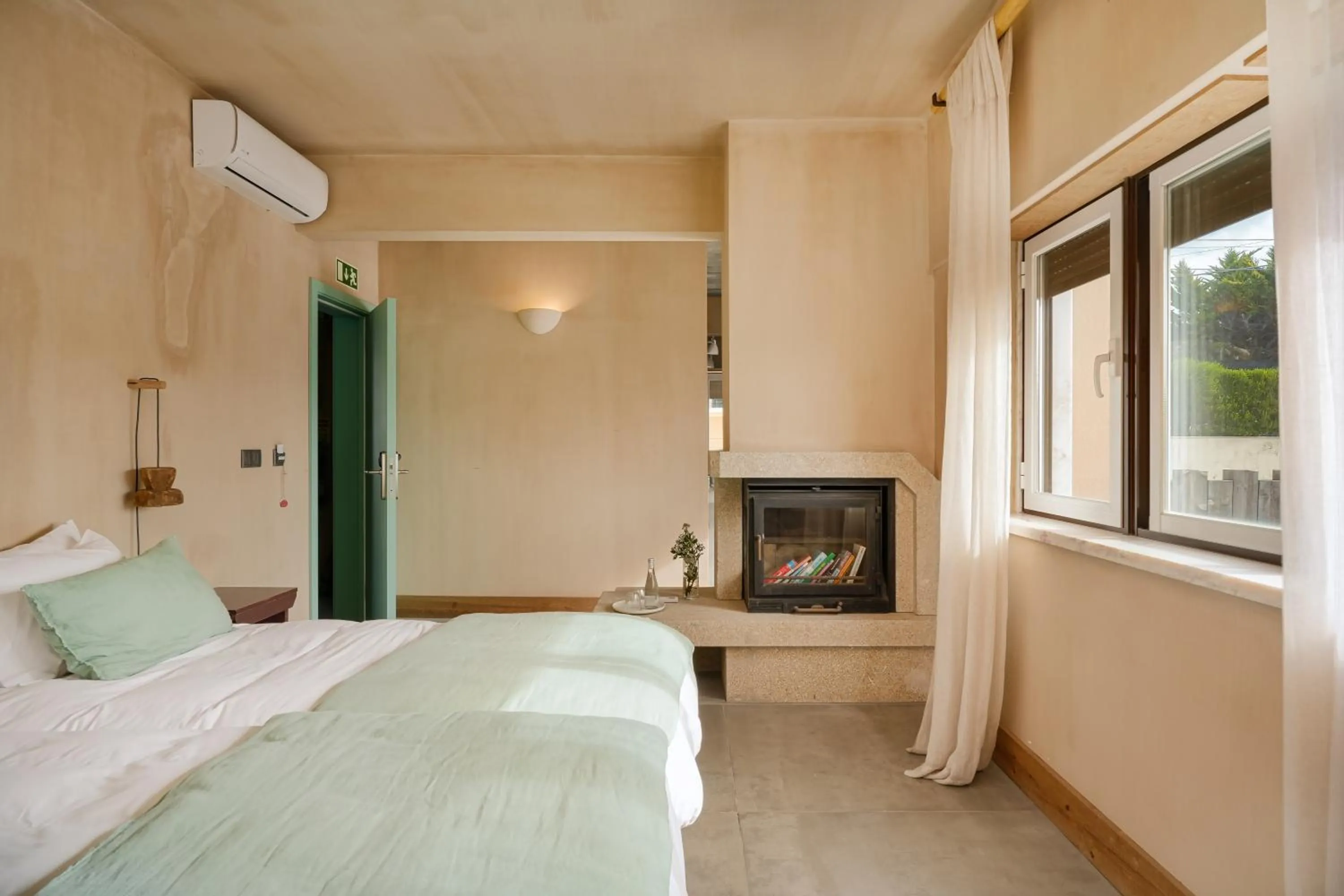 Bed in Azenhas do Mar Valley House