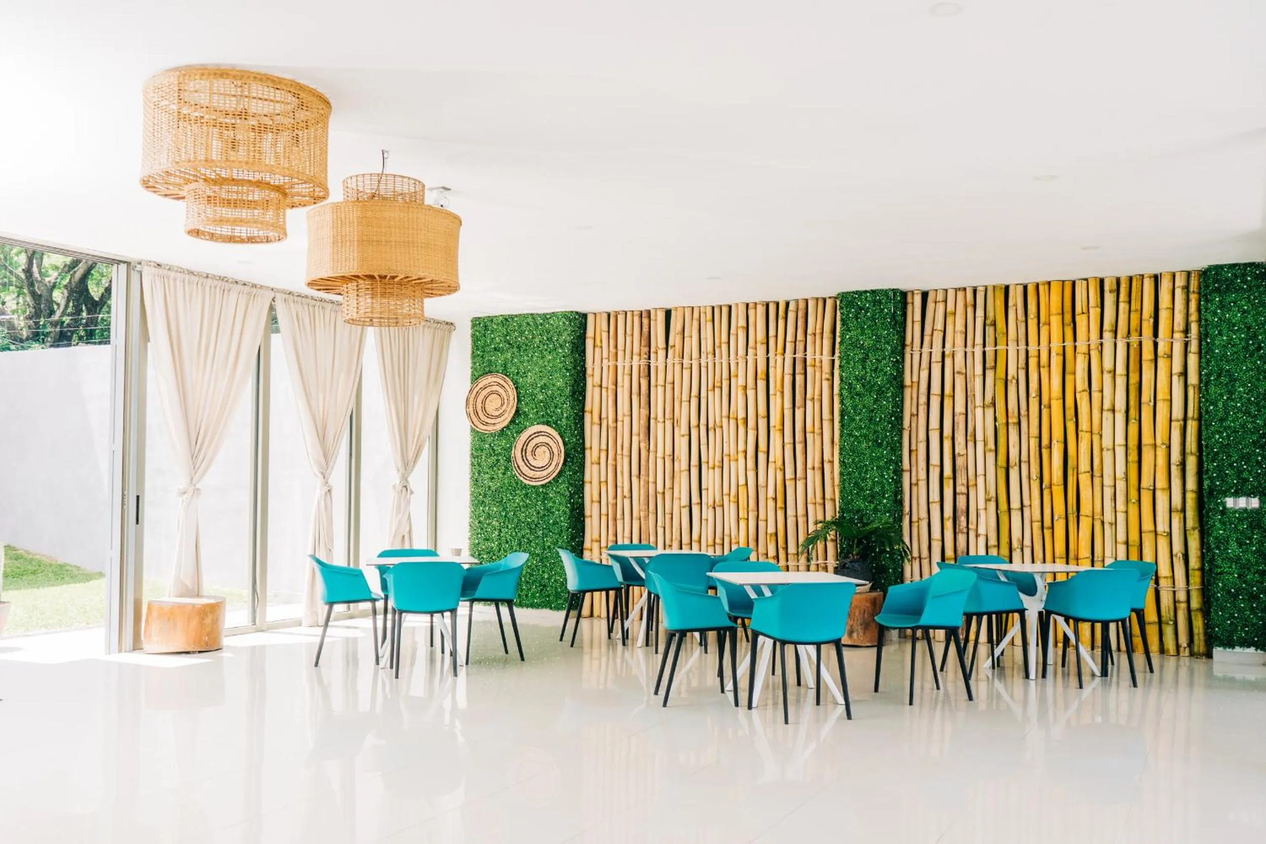 Restaurant/places to eat in Equinoccio Hotel