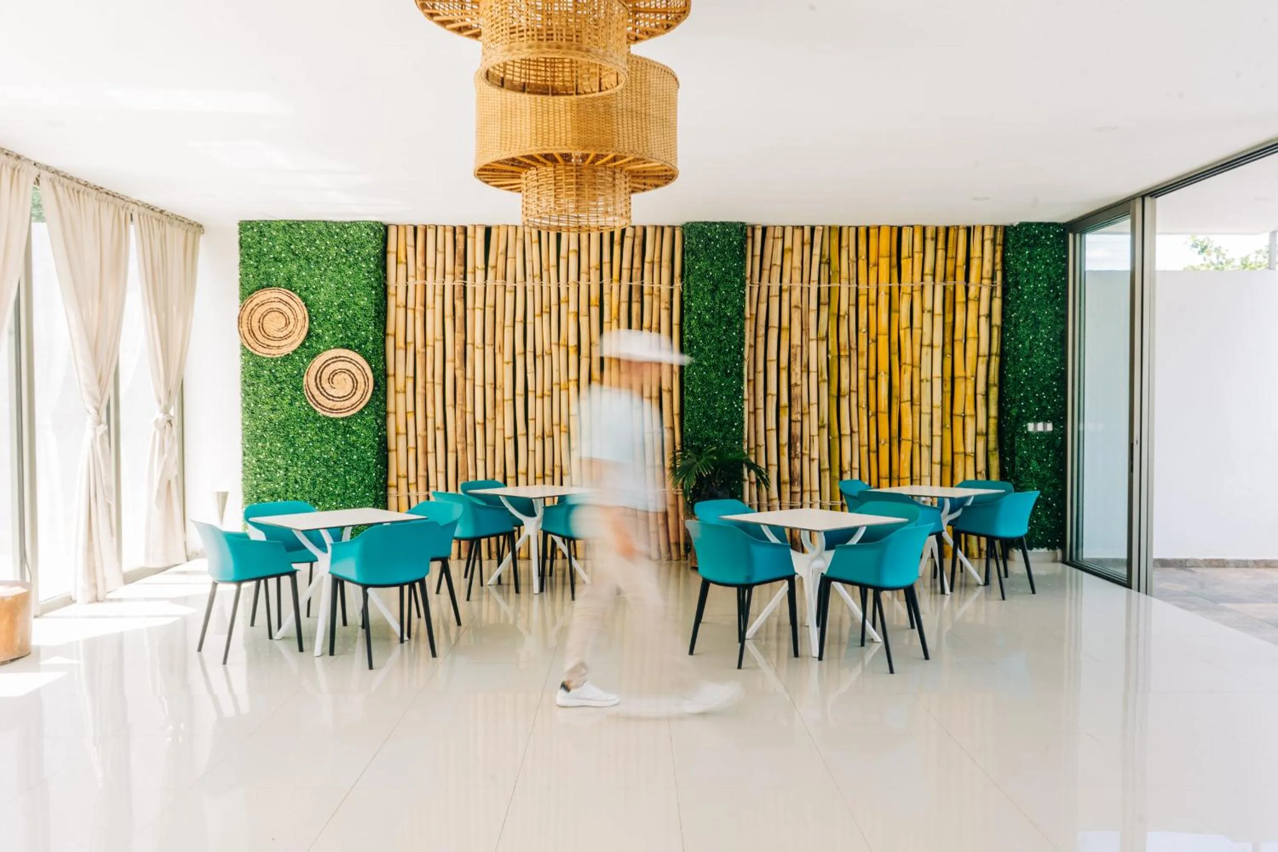 Restaurant/places to eat in Equinoccio Hotel