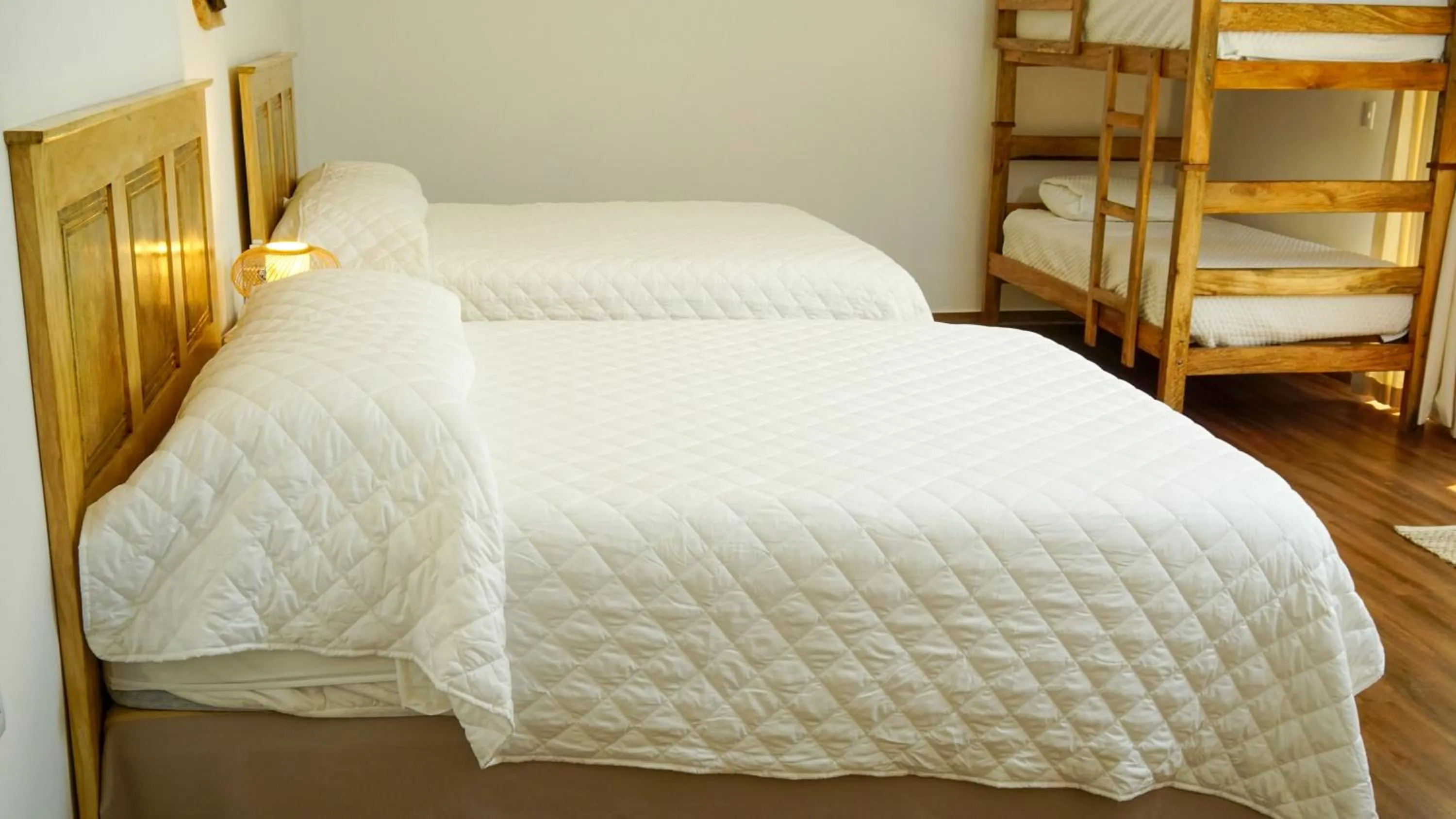 Photo of the whole room, Bed in Equinoccio Hotel