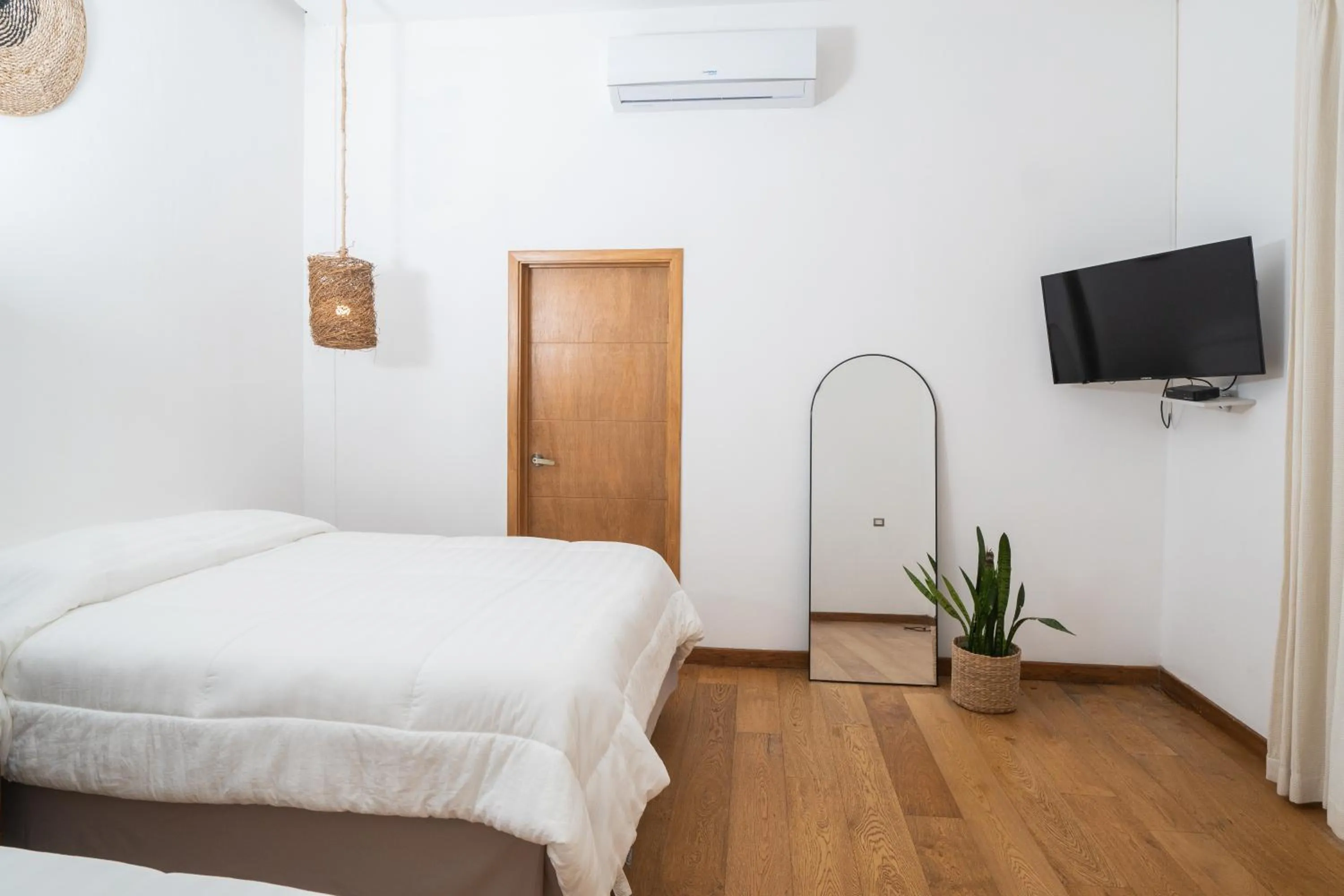 TV and multimedia, Bed in Equinoccio Hotel