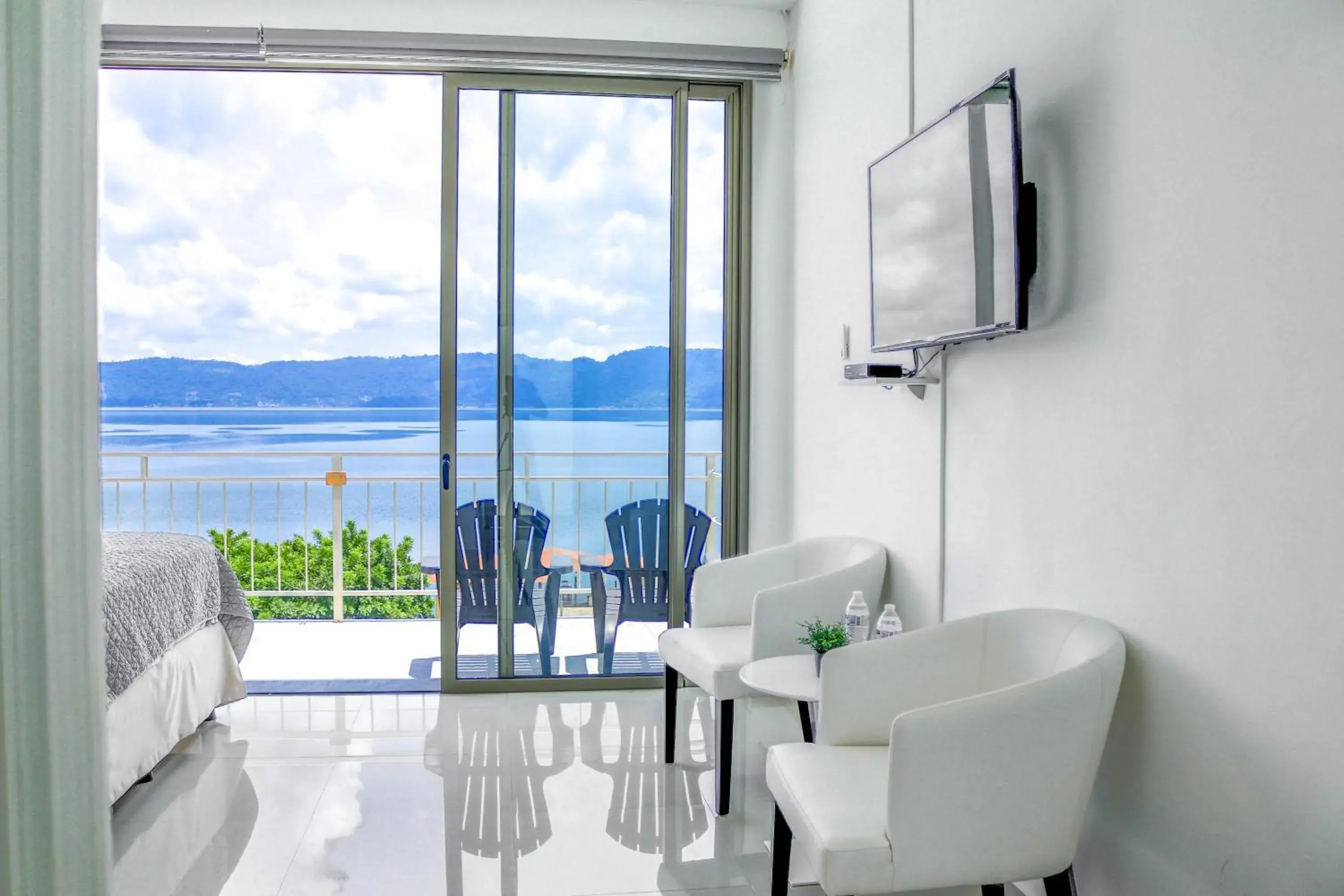 Deluxe Double Room with Balcony in Equinoccio Hotel Deluxe Double Room with Balcony in Equinoccio Hotel