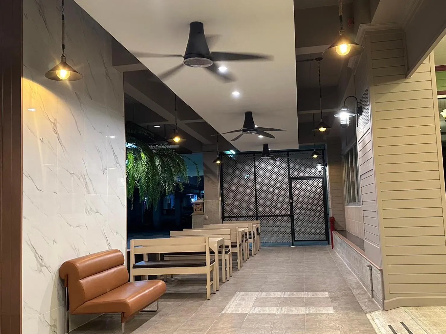 Facade/entrance in J STAR