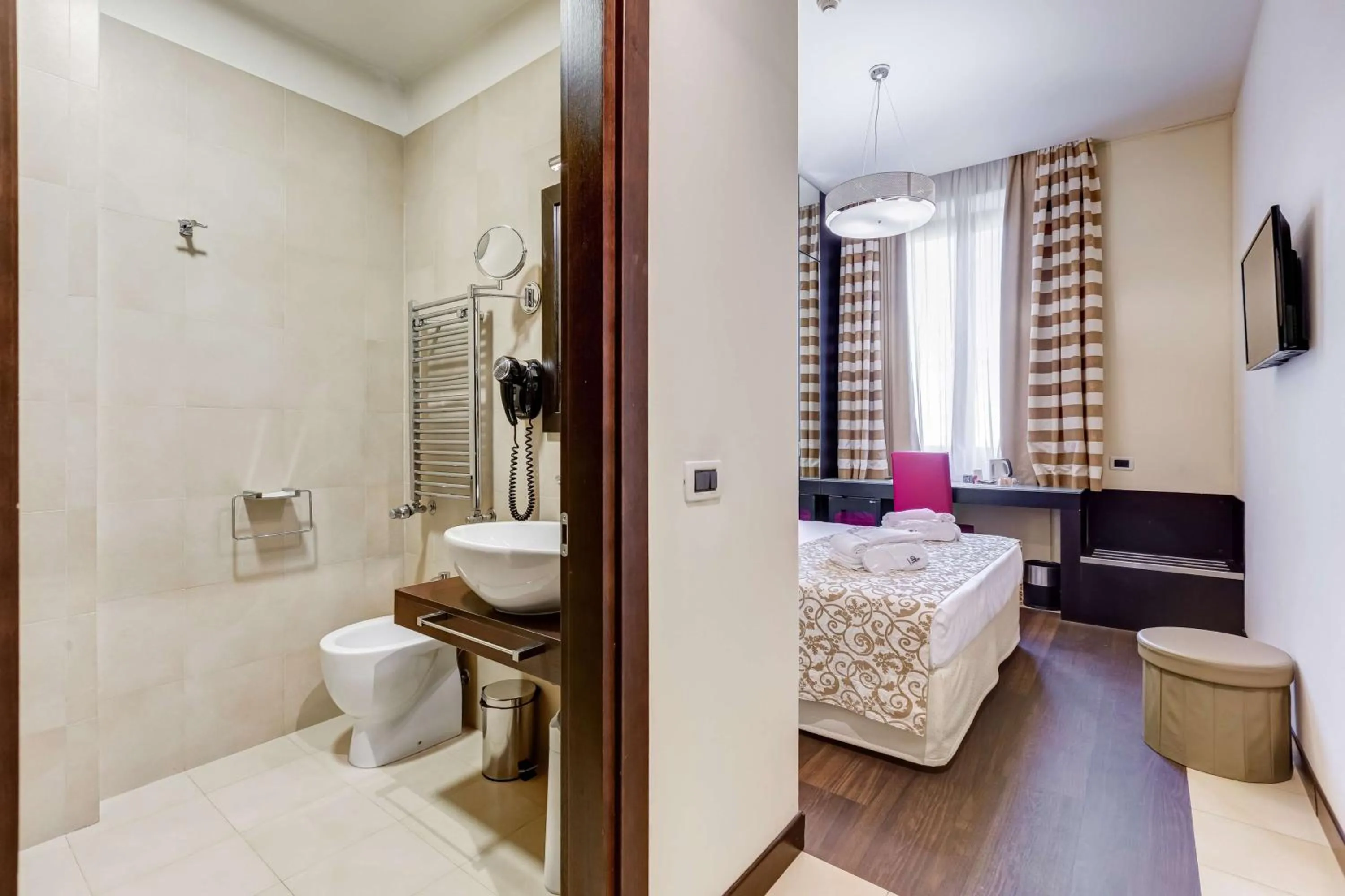 Bathroom, Bed in Best Western Cinemusic Hotel