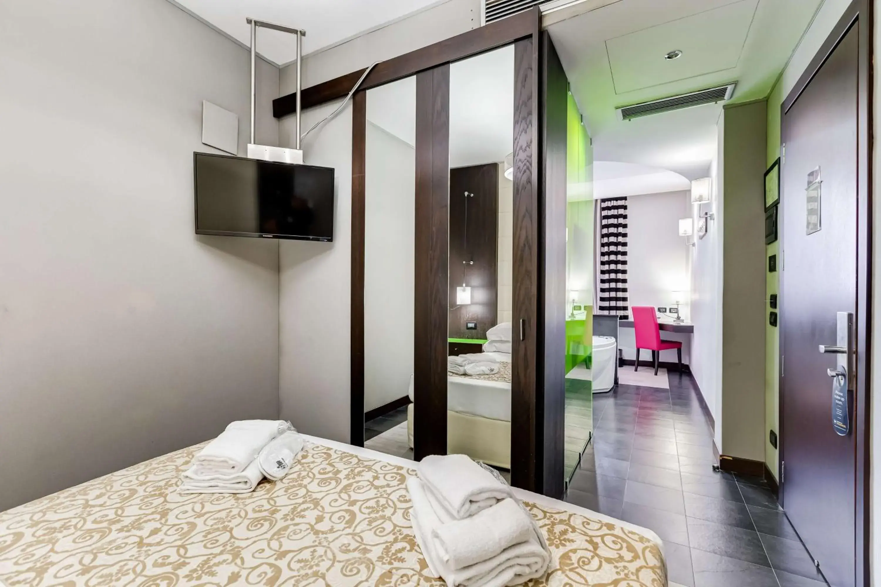 Queen Room with Sofa Bed in Best Western Cinemusic Hotel Queen Room with Sofa Bed in Best Western Cinemusic Hotel