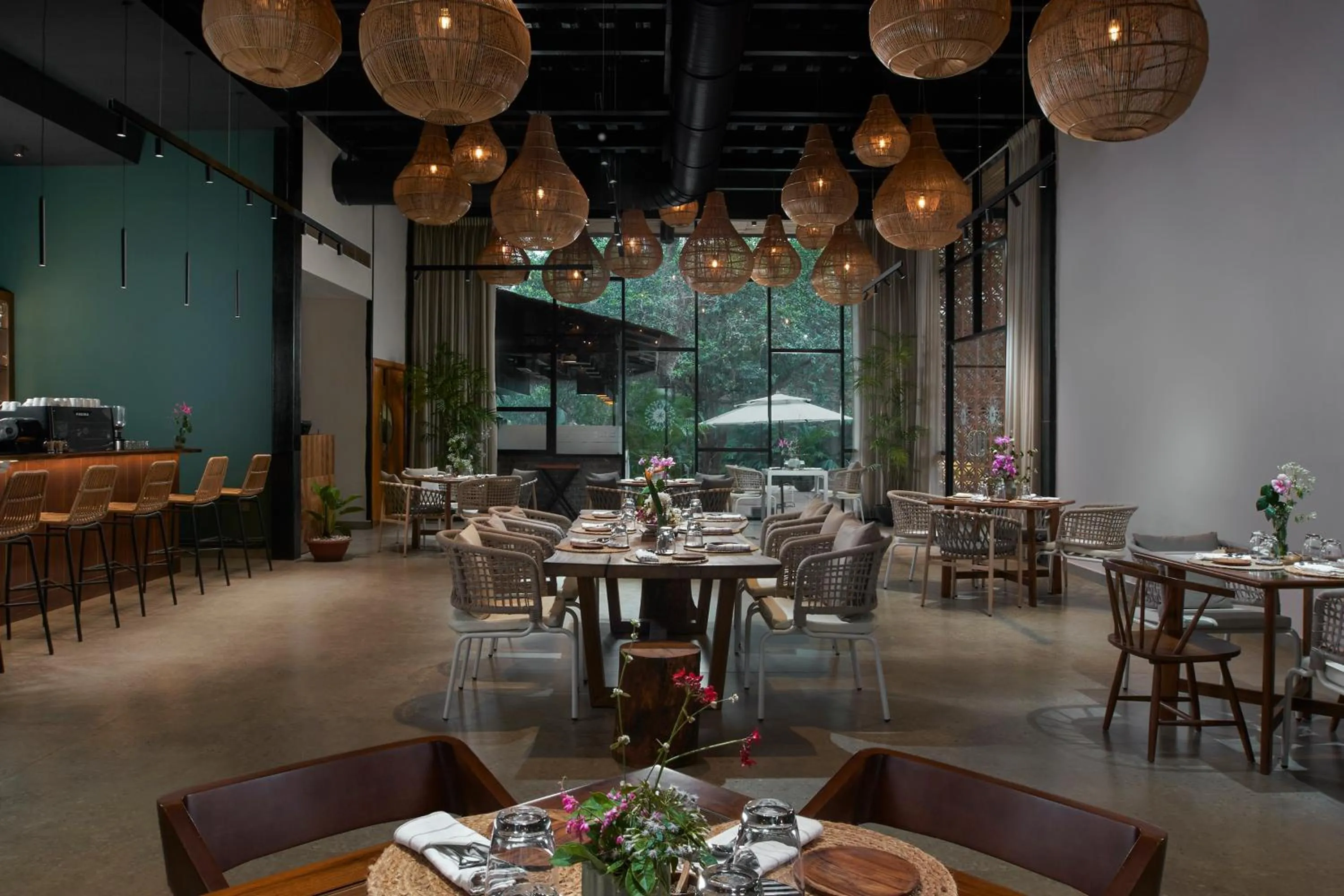 Restaurant/places to eat in Avataara Resort & Spa